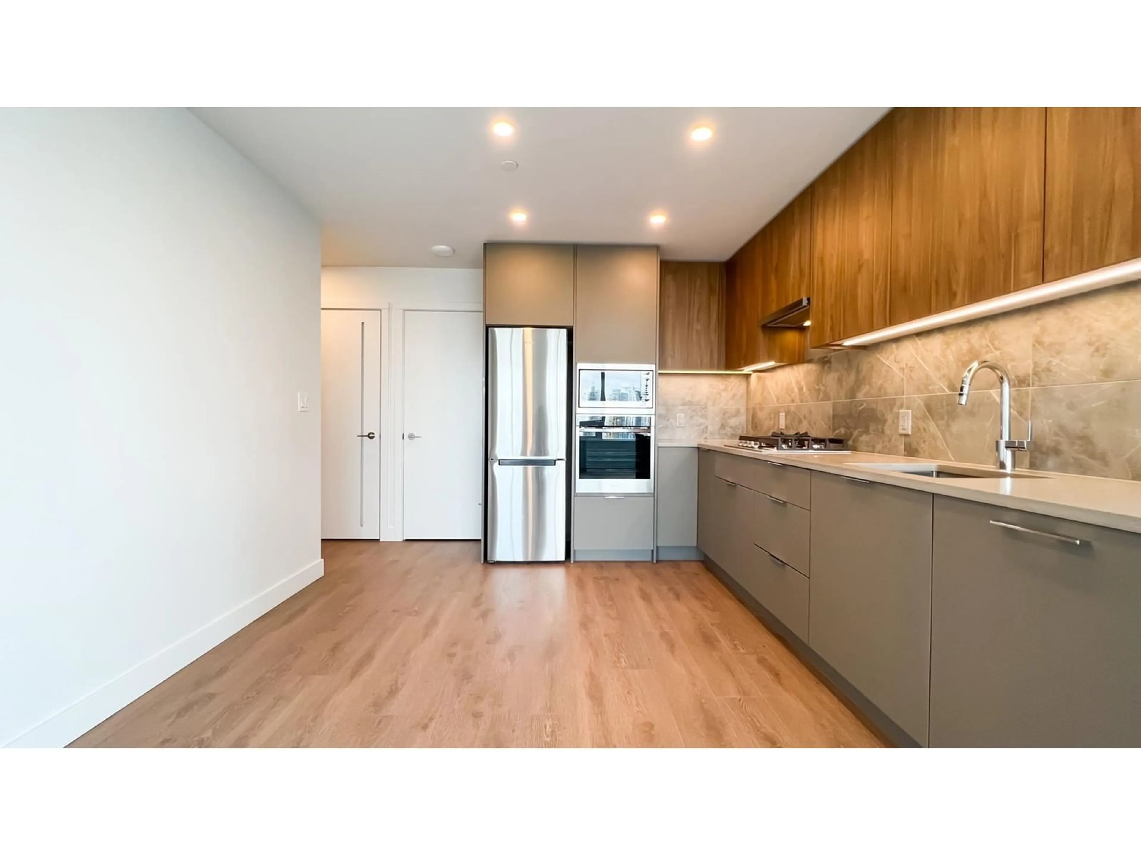Open concept kitchen, wood/laminate floor for 1602 - 13359 OLD YALE, Surrey British Columbia V3T0S4