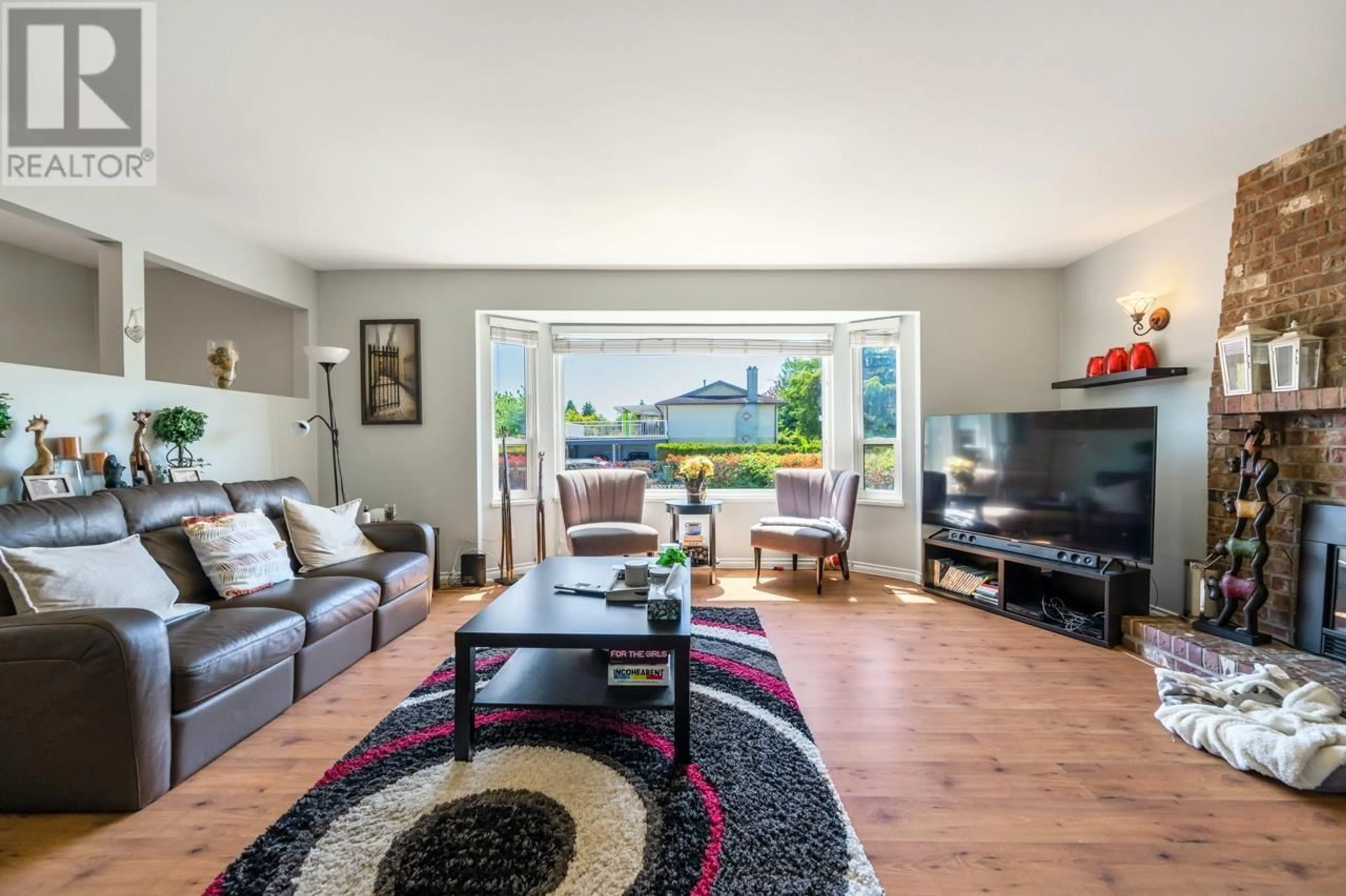 Living room with furniture, unknown for 9891 SWANSEA DRIVE, Richmond British Columbia V7A1N5
