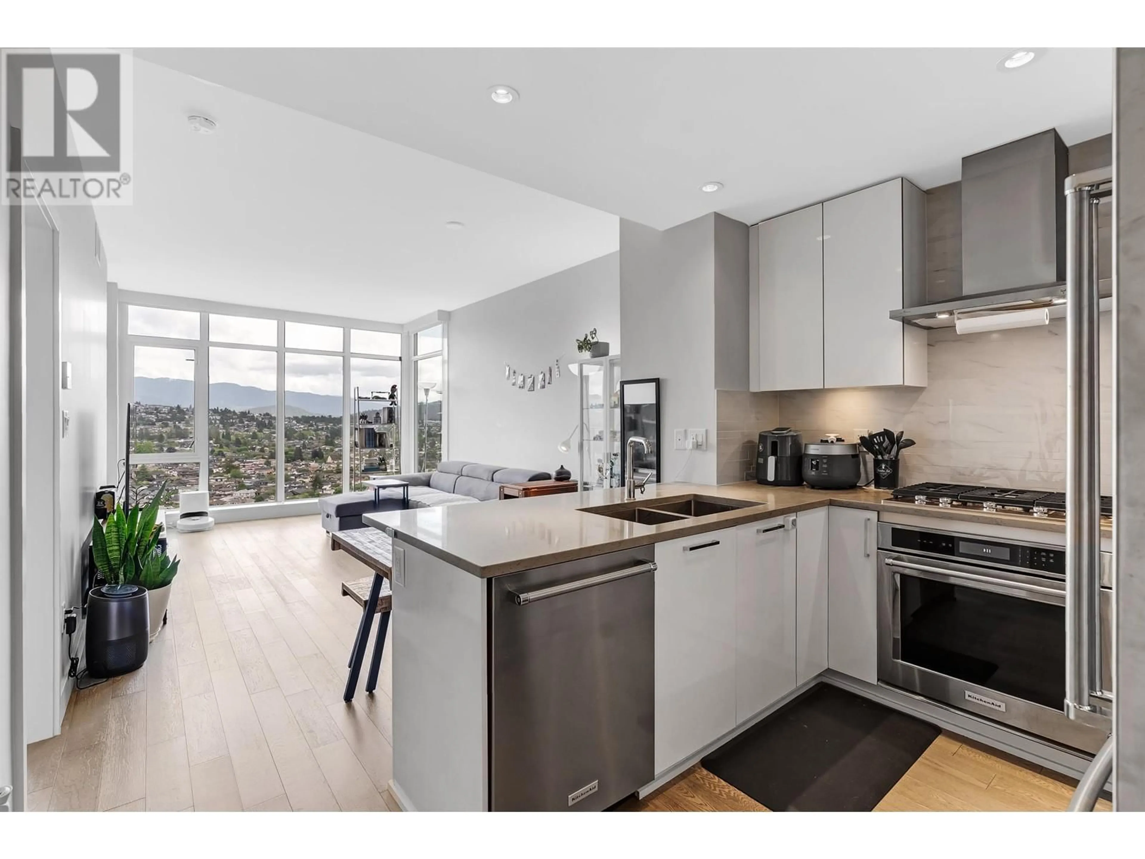 Open concept kitchen, unknown for 3009 - 1788 GILMORE AVENUE, Burnaby British Columbia V5C0L5