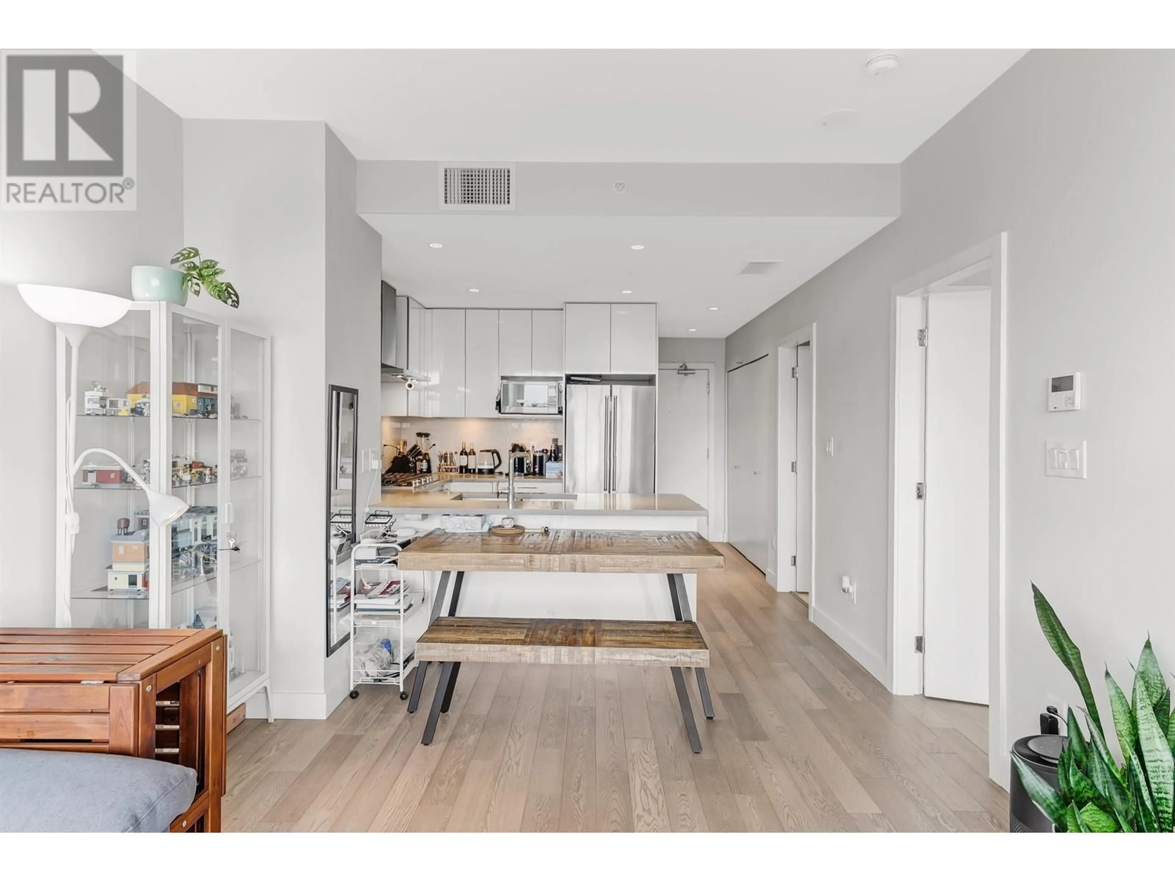Open concept kitchen, unknown for 3009 - 1788 GILMORE AVENUE, Burnaby British Columbia V5C0L5
