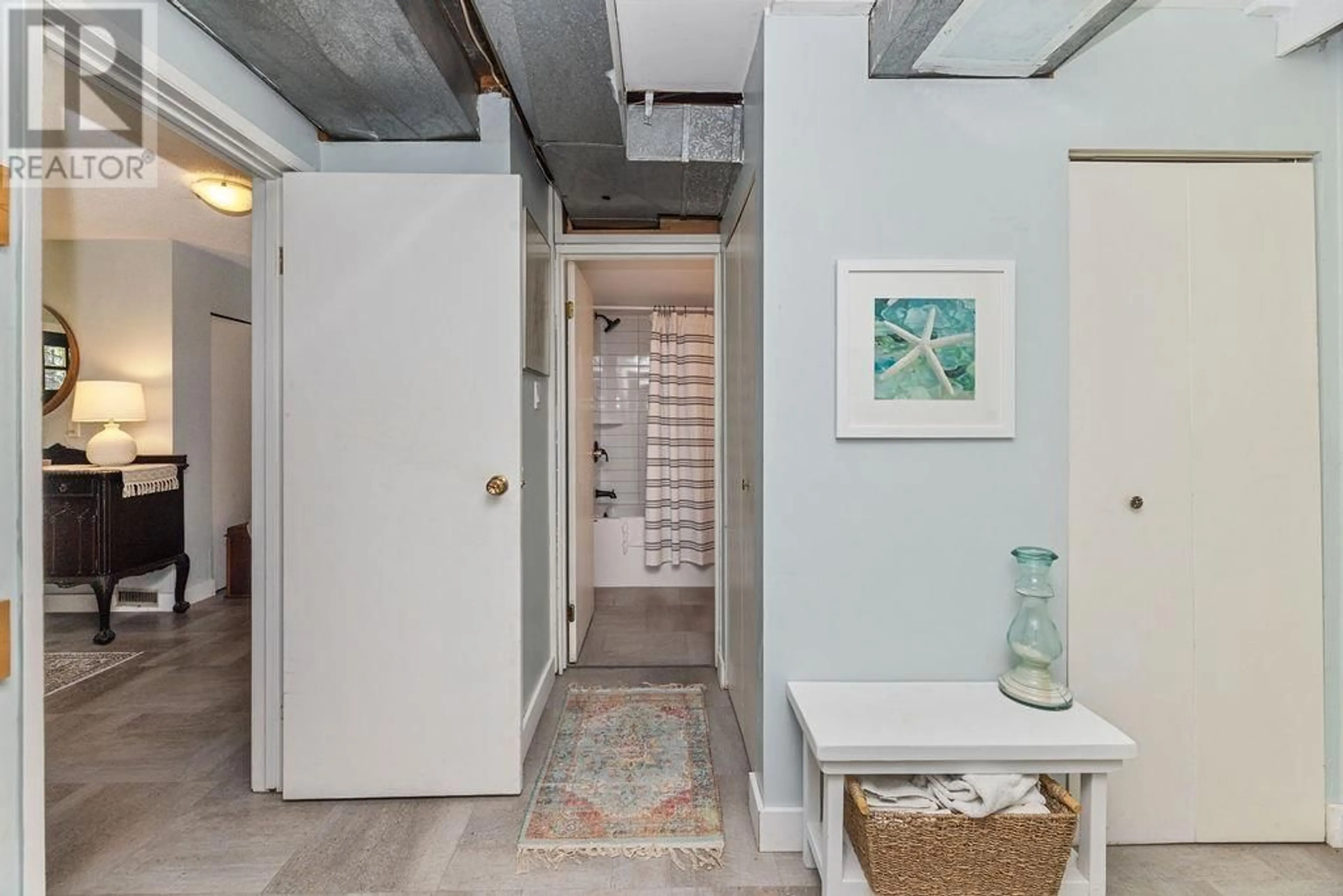 Indoor entryway for 1200 PAGGIO ROAD, Roberts Creek British Columbia V0N2W2
