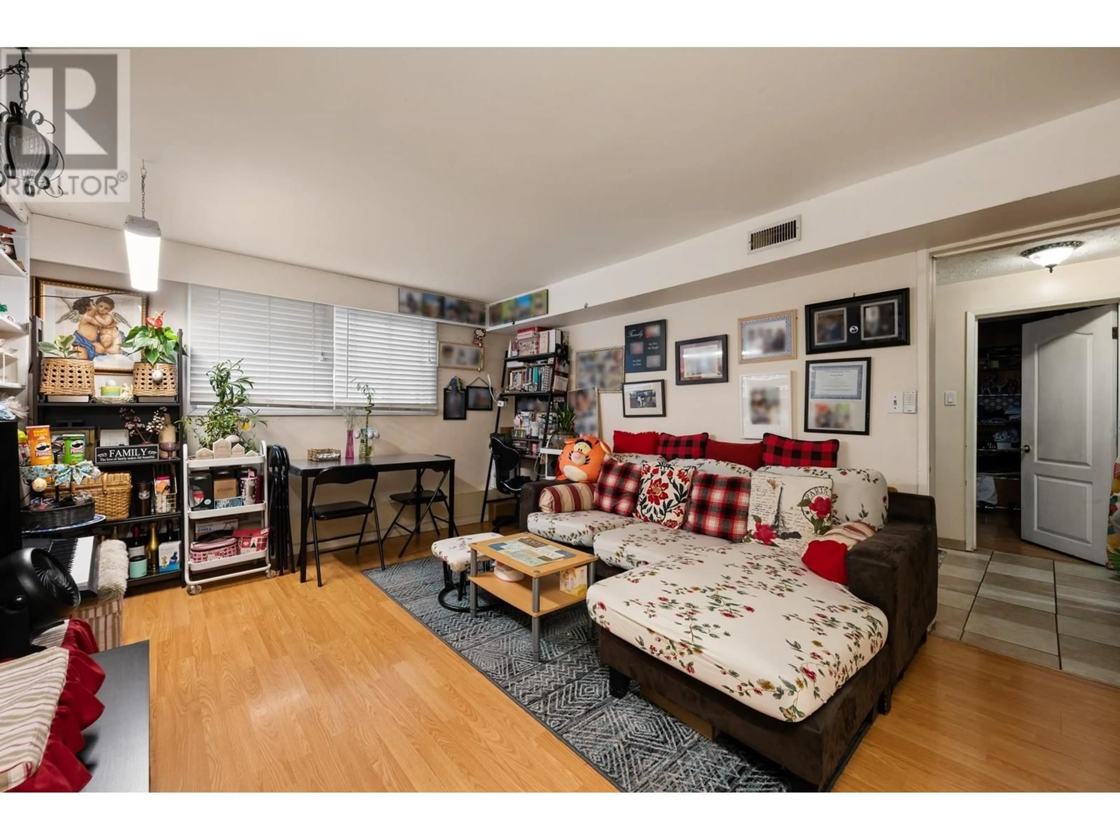 Living room with furniture, unknown for 10091 AINSWORTH CRESCENT, Richmond British Columbia V7A3V3