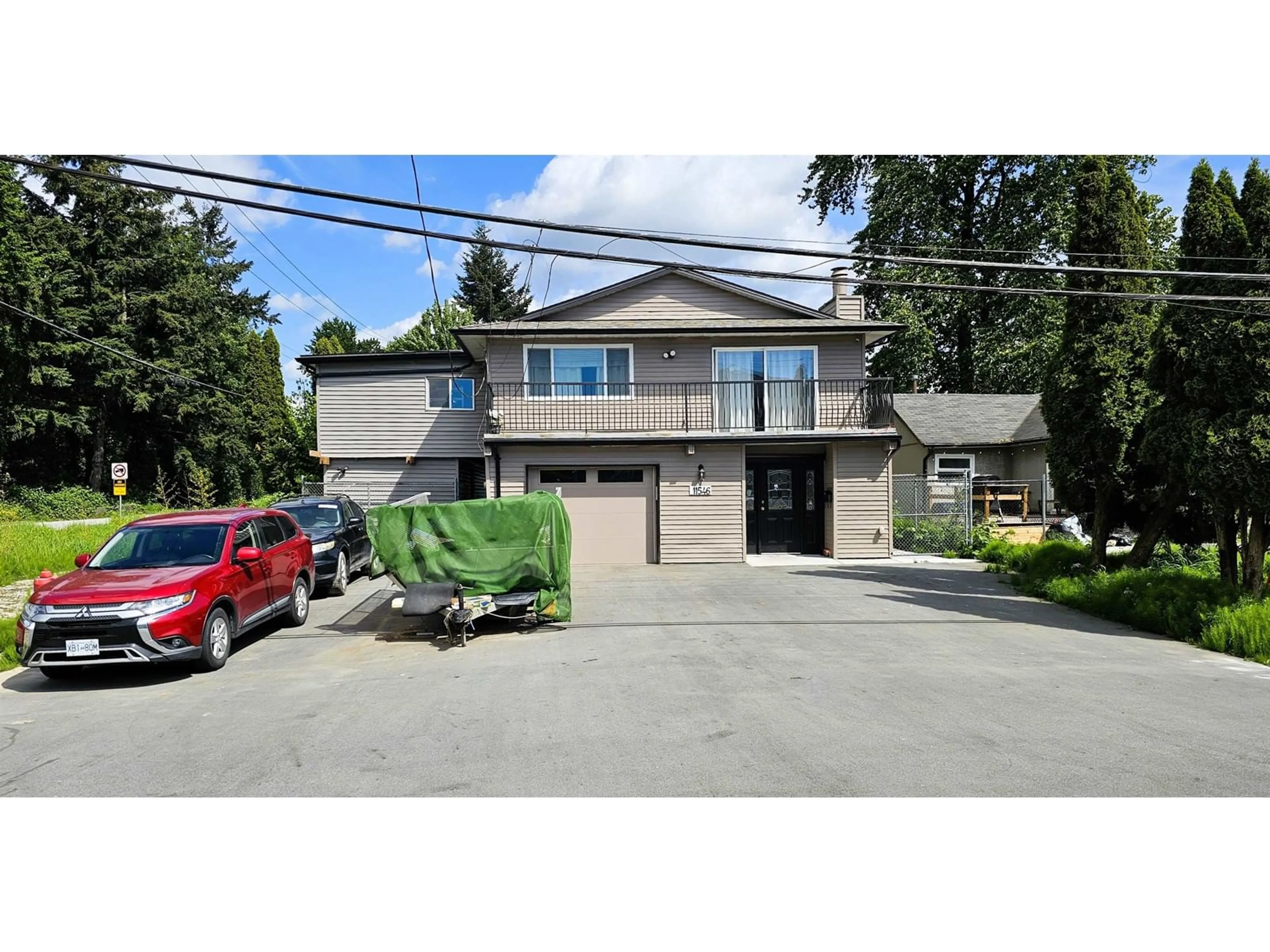 A pic from outside/outdoor area/front of a property/back of a property/a pic from drone, street for 11546 128, Surrey British Columbia V3R2X6