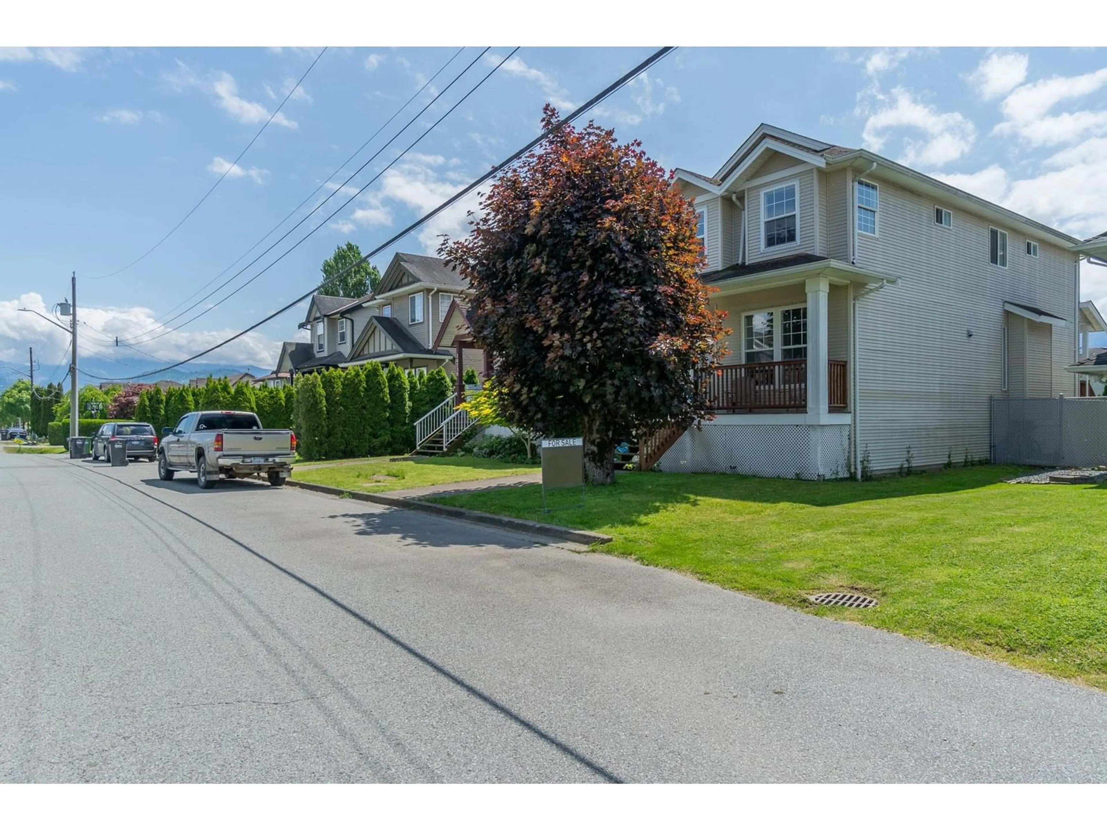A pic from outside/outdoor area/front of a property/back of a property/a pic from drone, street for 34730 2, Abbotsford British Columbia V2S8C2