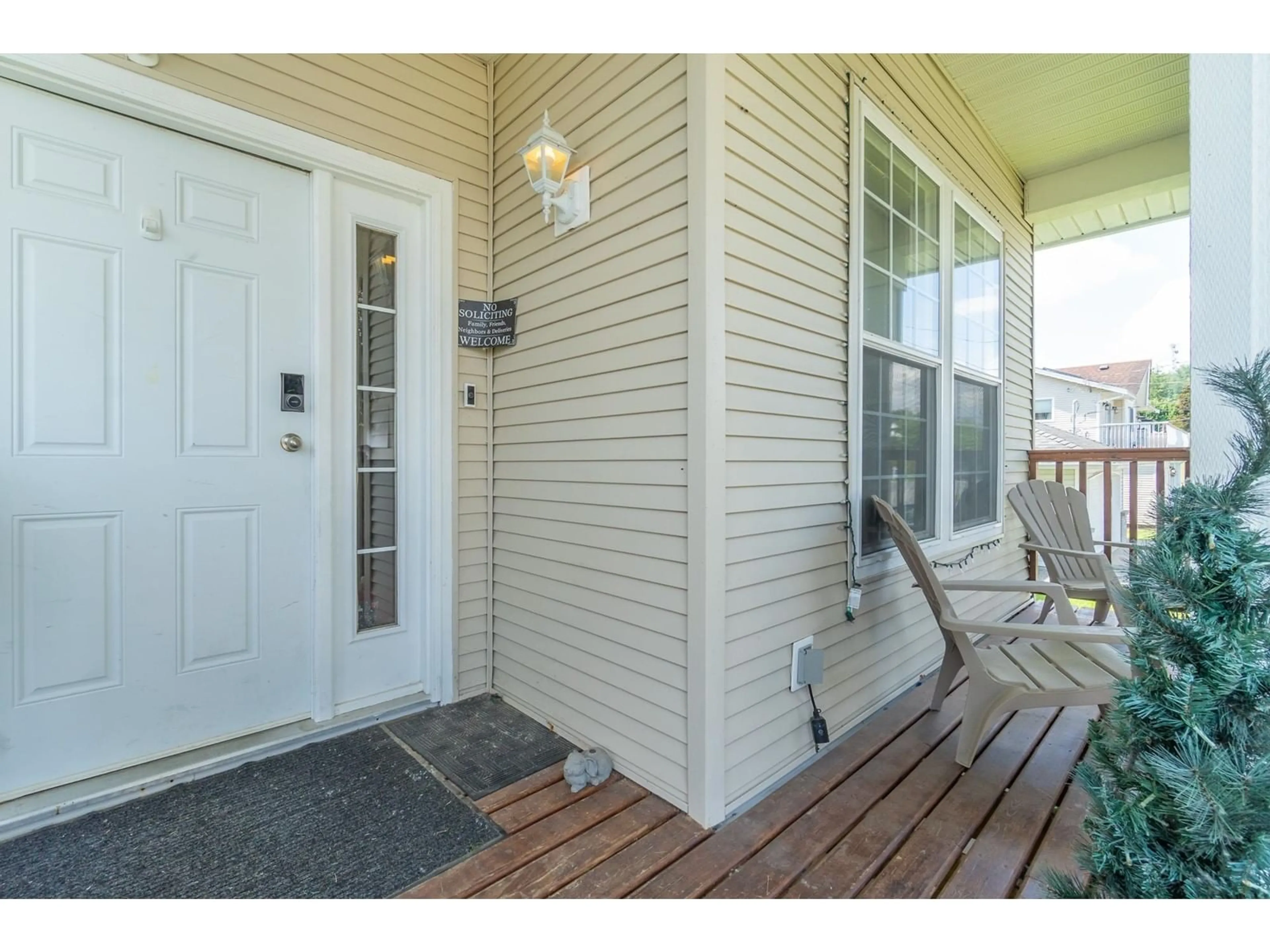 Indoor entryway for 34730 2, Abbotsford British Columbia V2S8C2