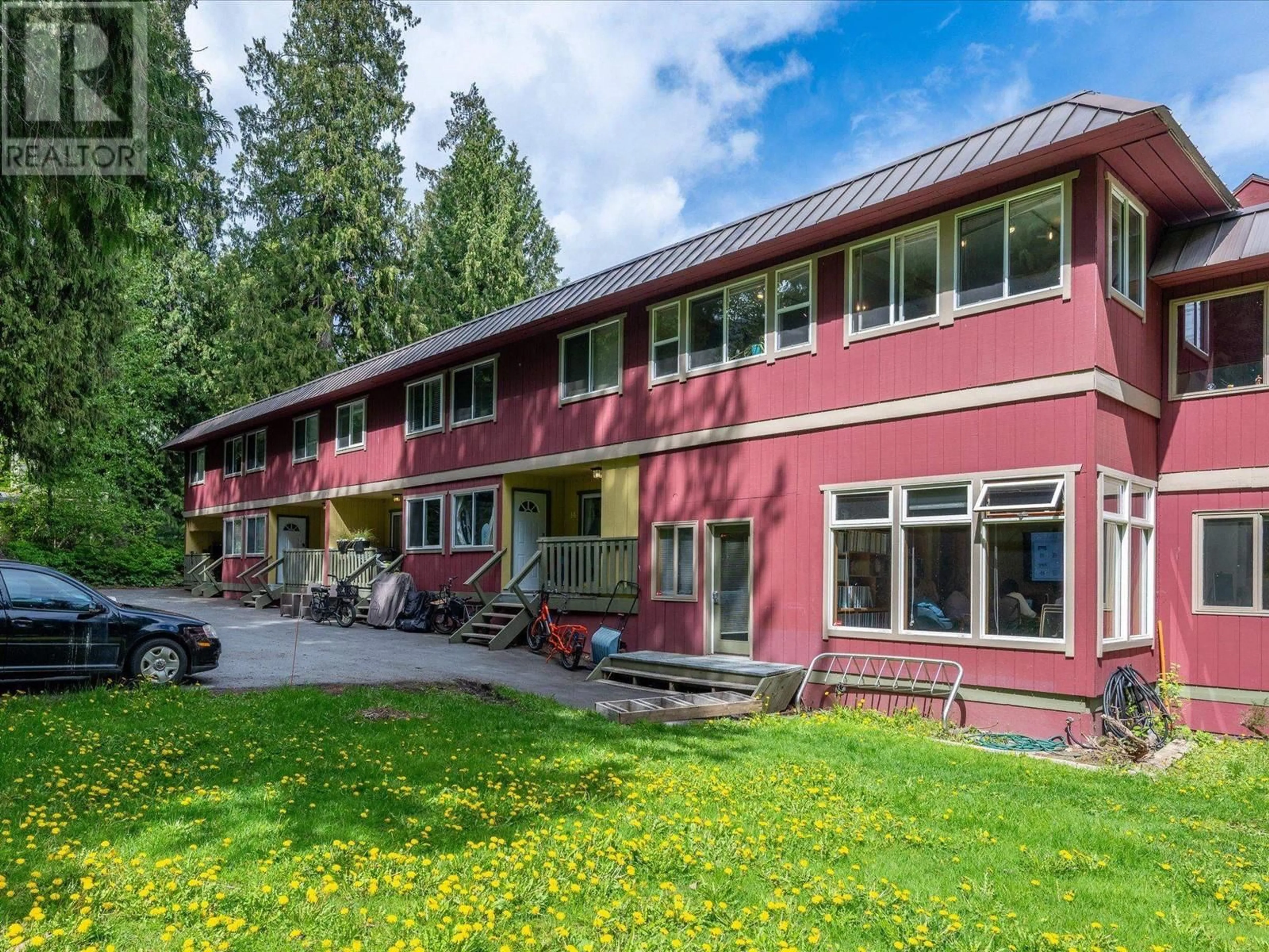A pic from outside/outdoor area/front of a property/back of a property/a pic from drone, mountain view for 14 - 8073 TIMBER LANE, Whistler British Columbia V8E1L4