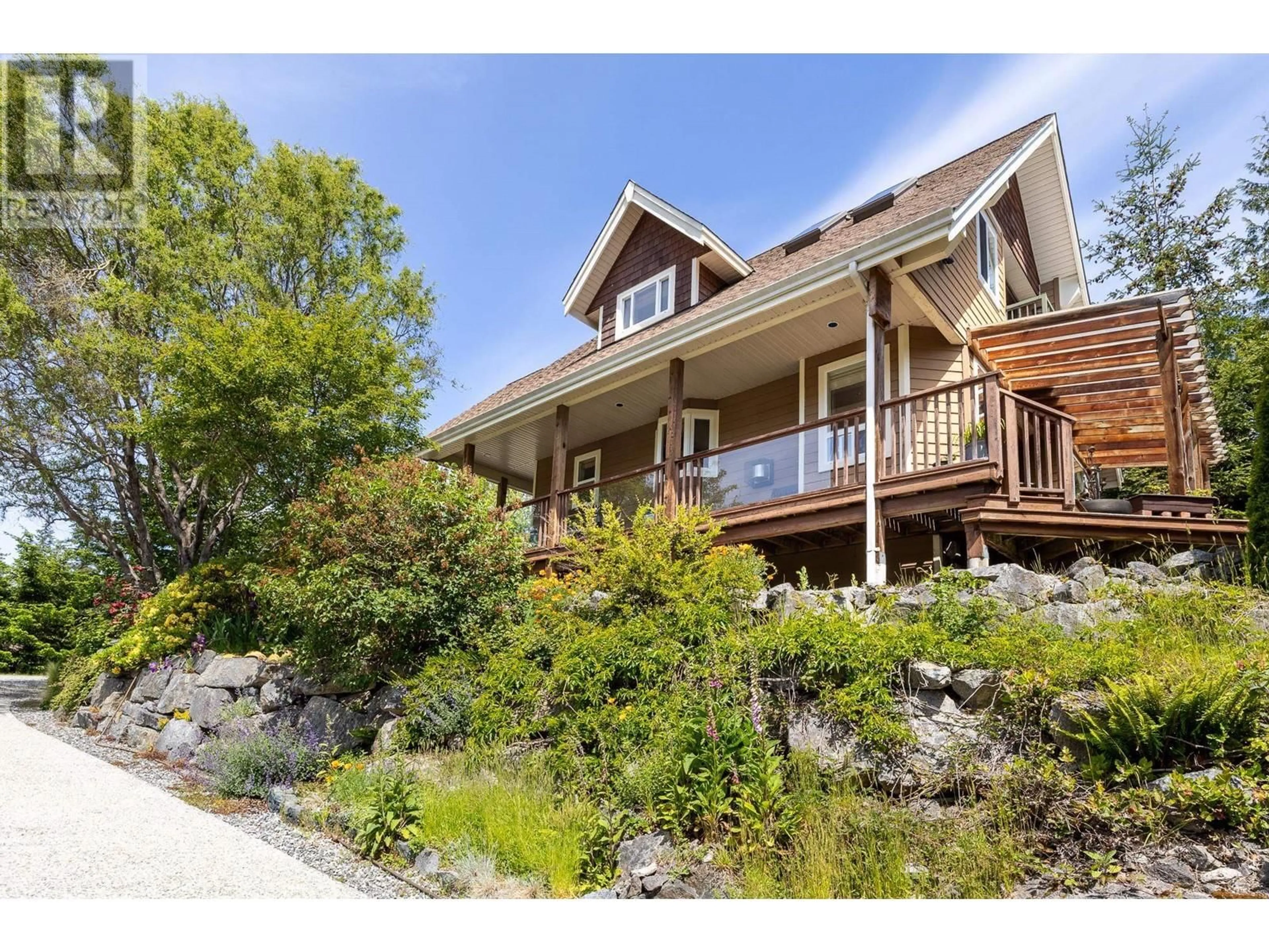 Home with vinyl exterior material, unknown for 5563 CURRAN ROAD, Halfmoon Bay British Columbia V7Z1B4