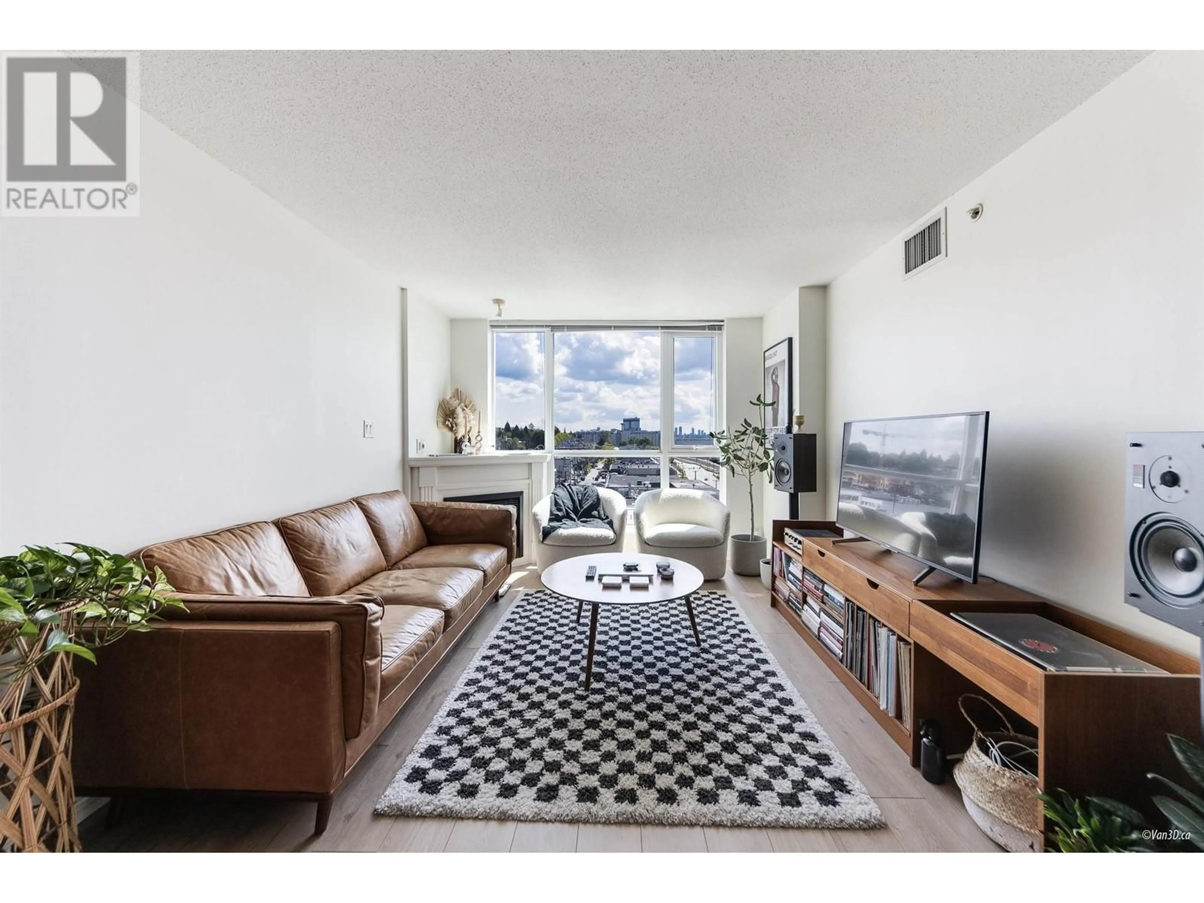 Living room with furniture, unknown for 1002 - 188 ESPLANADE, North Vancouver British Columbia V7L4Y1