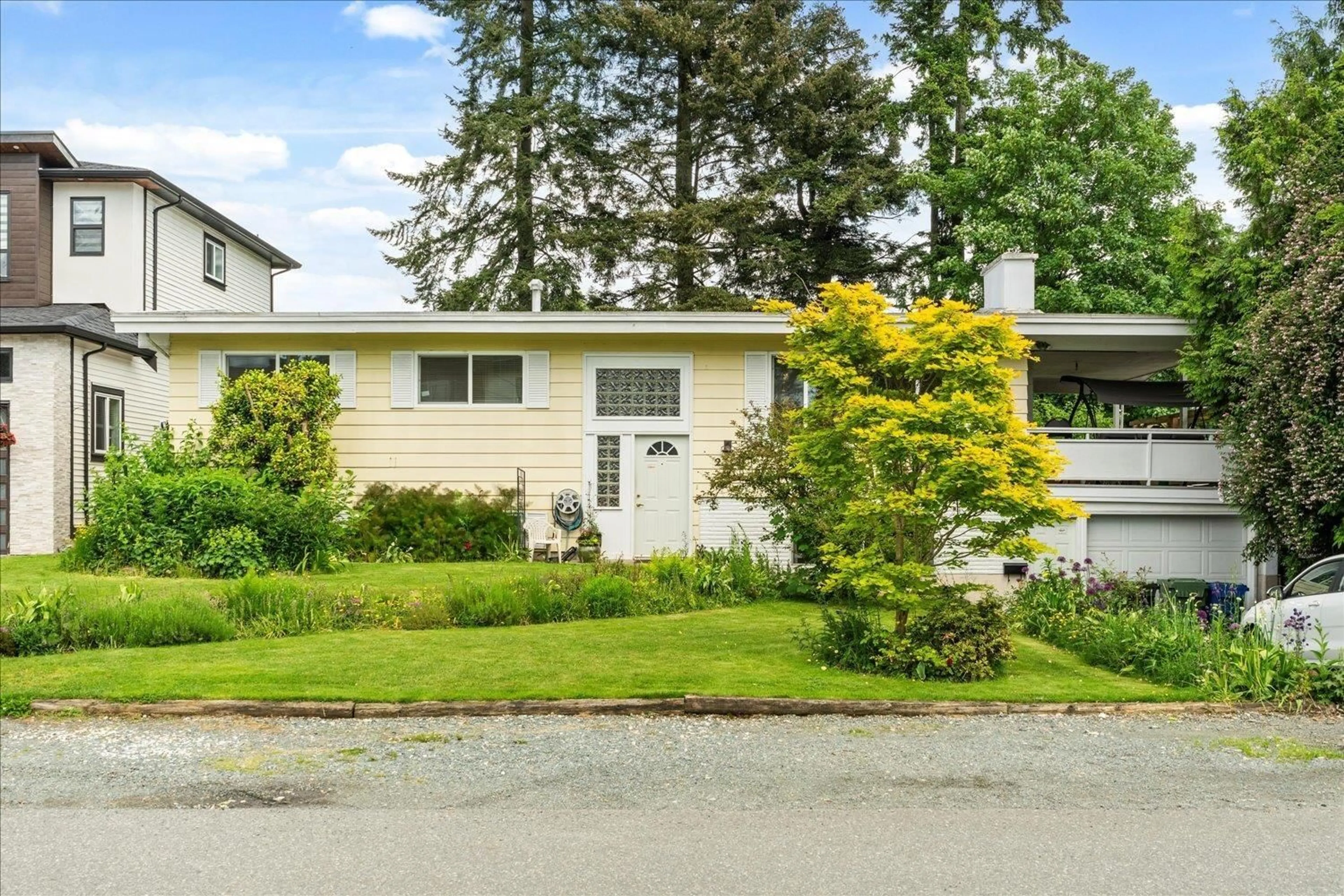 Home with vinyl exterior material, street for 2512 JAMES, Abbotsford British Columbia V2T3L5