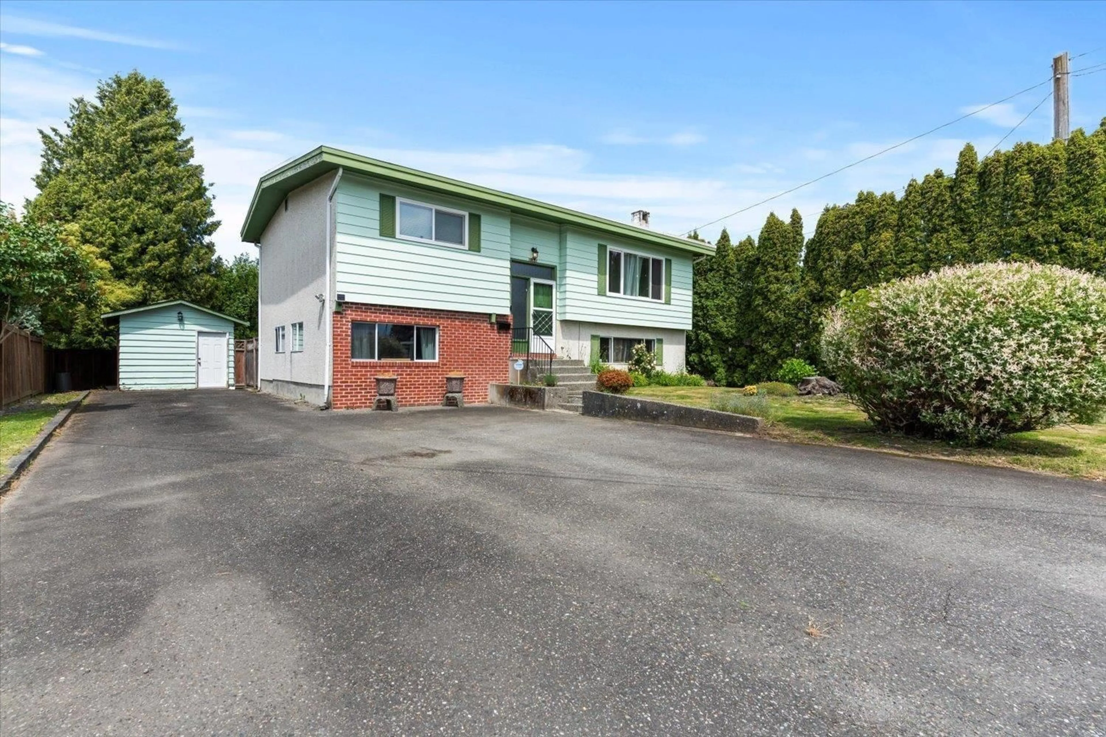 A pic from outside/outdoor area/front of a property/back of a property/a pic from drone, street for 10005 DUBLIN DRIVE, Chilliwack British Columbia V2P3R1