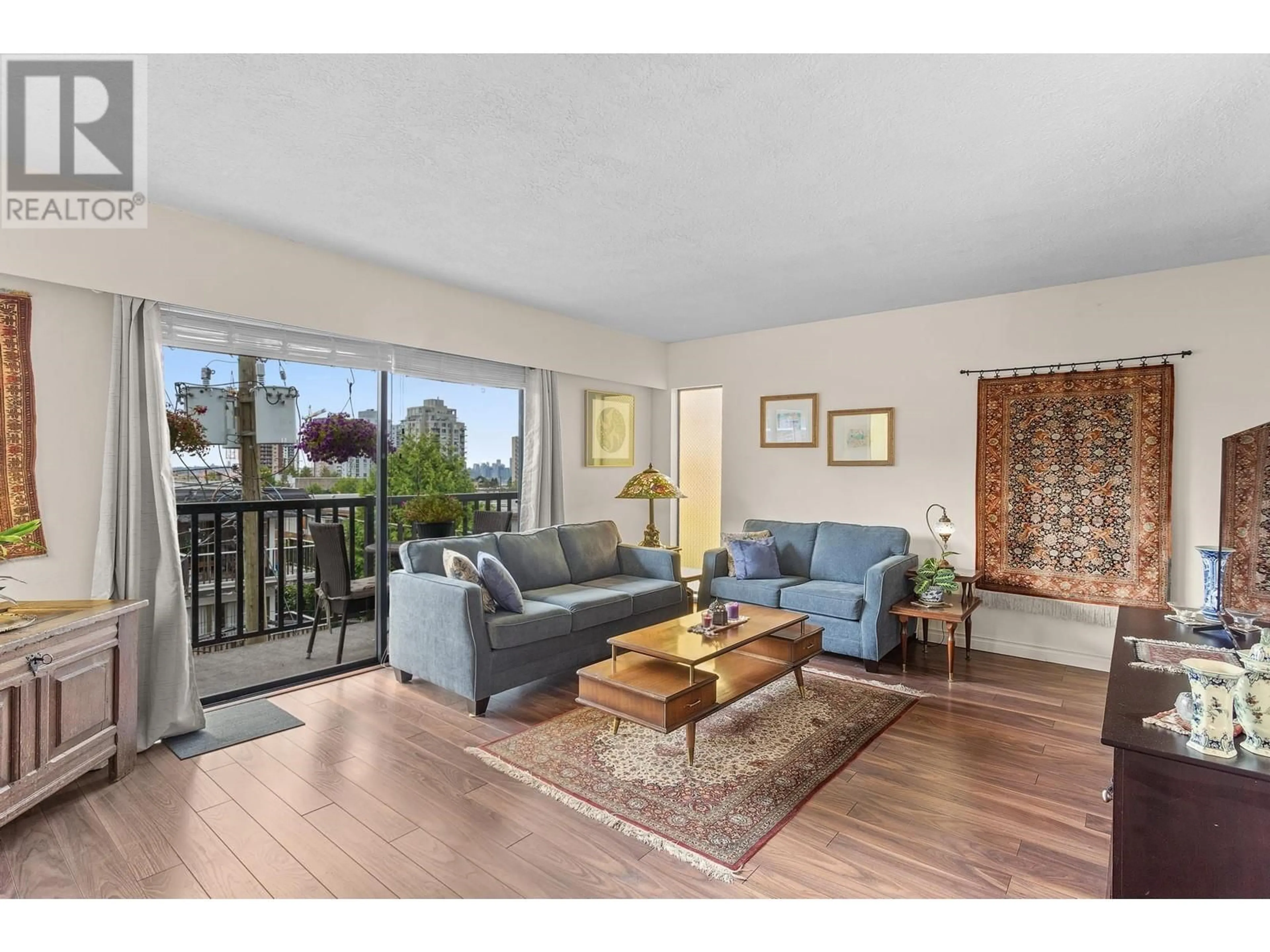 Living room with furniture, wood/laminate floor for 321 - 123 19TH STREET, North Vancouver British Columbia V7L2Y9