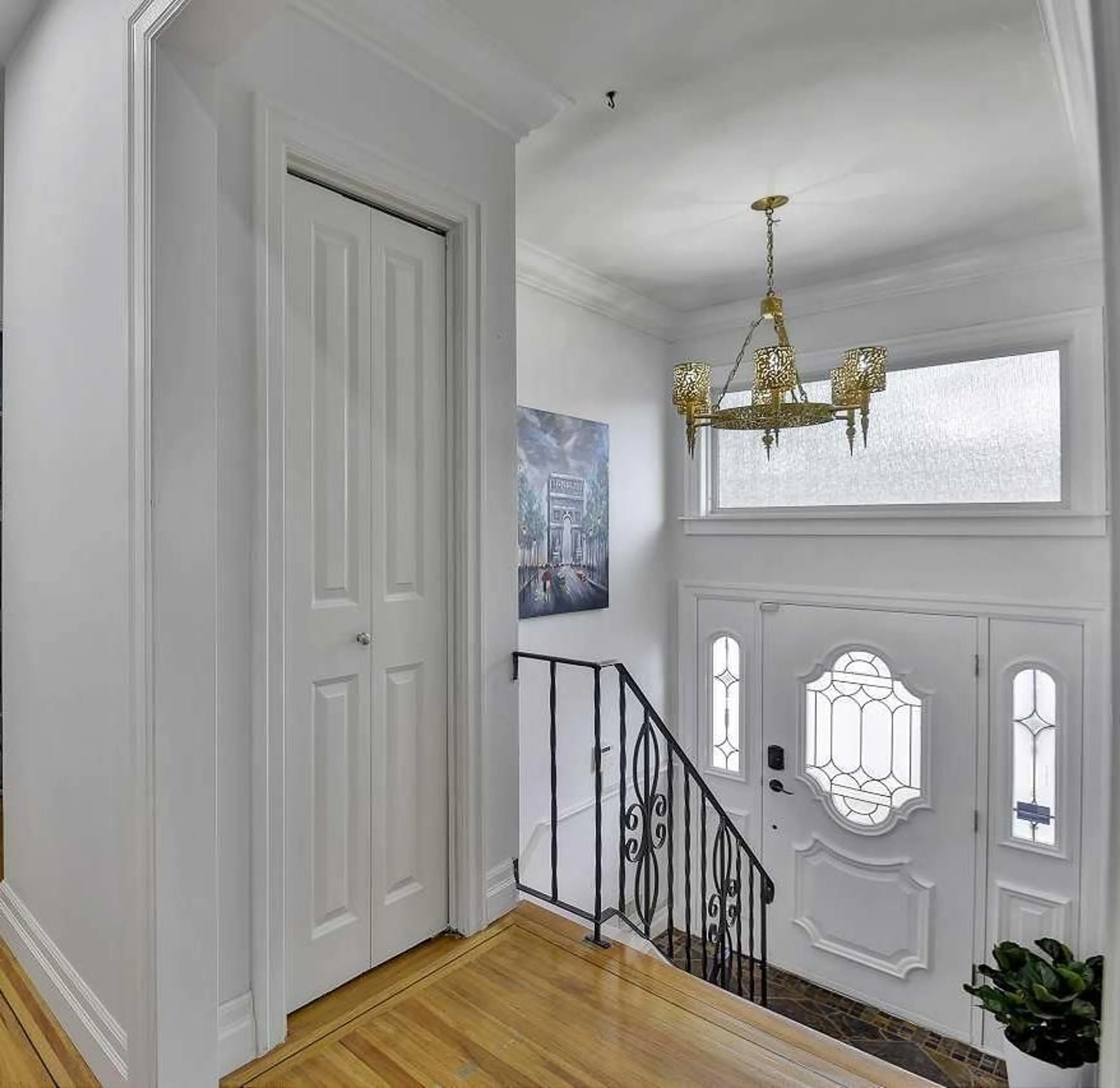 Indoor entryway for 10121 127B, Surrey British Columbia V3V5M4