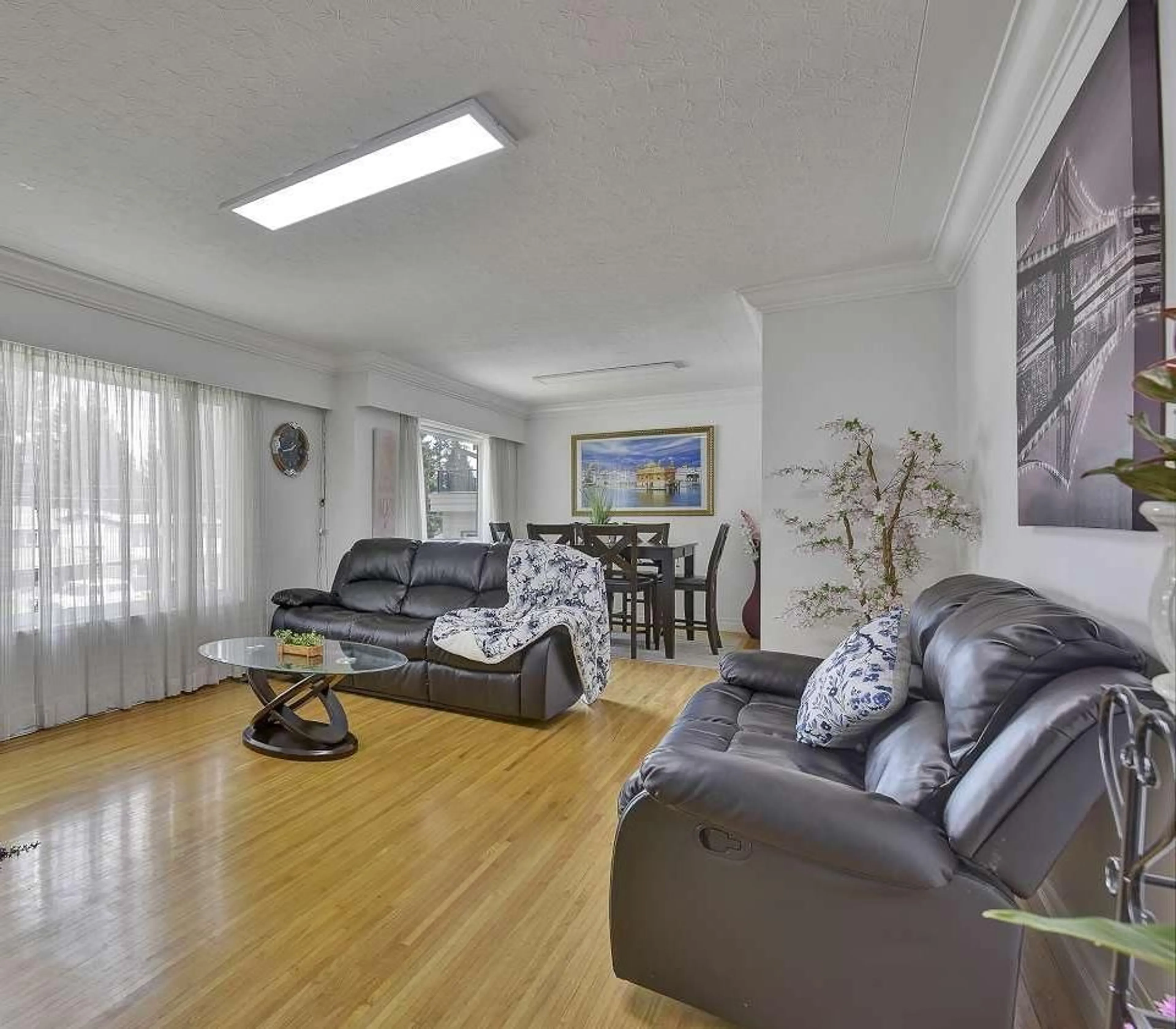 Living room with furniture, unknown for 10121 127B, Surrey British Columbia V3V5M4