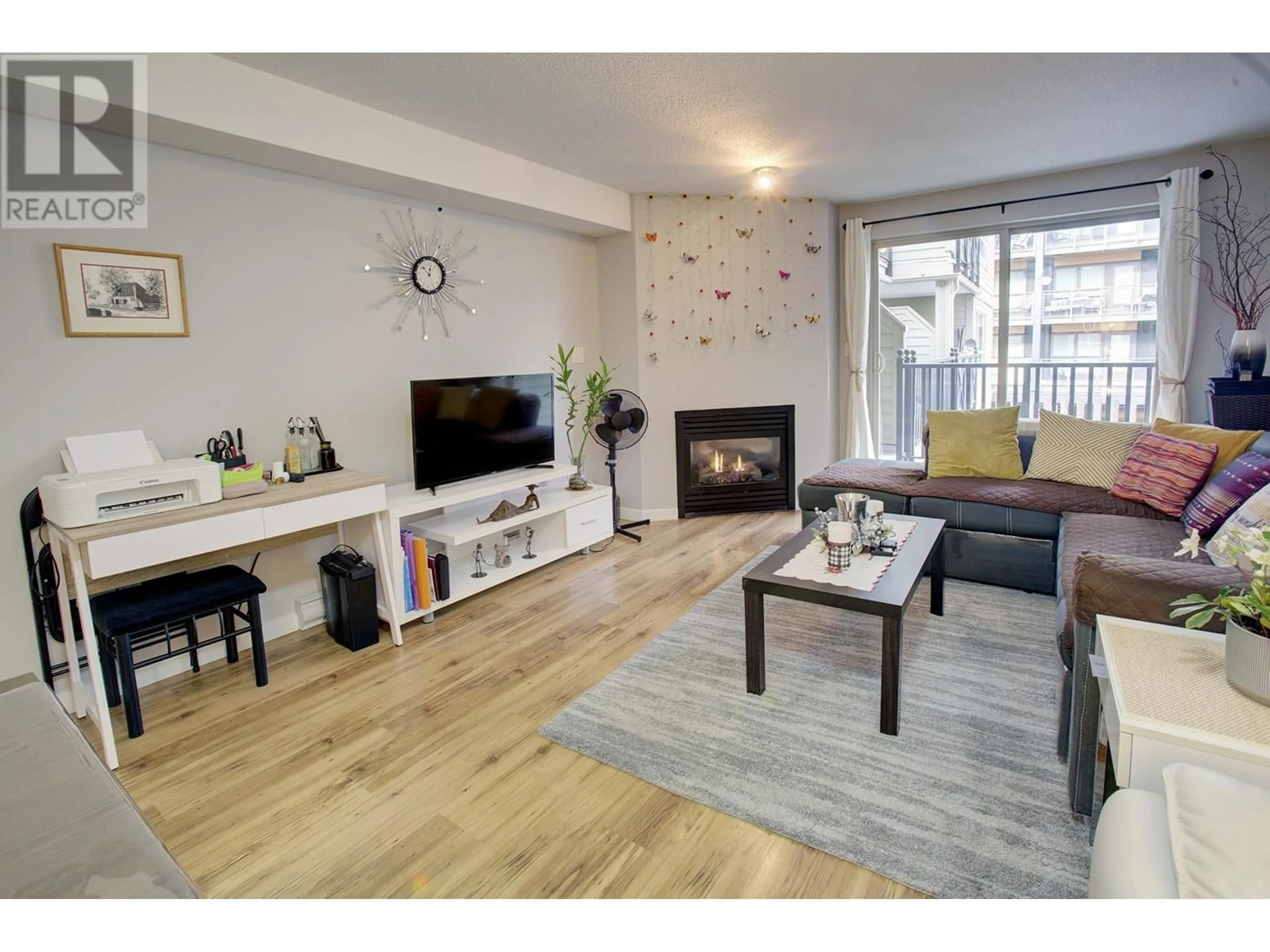 Living room with furniture, wood/laminate floor for 207 - 38003 SECOND AVENUE, Squamish British Columbia V8B0B8