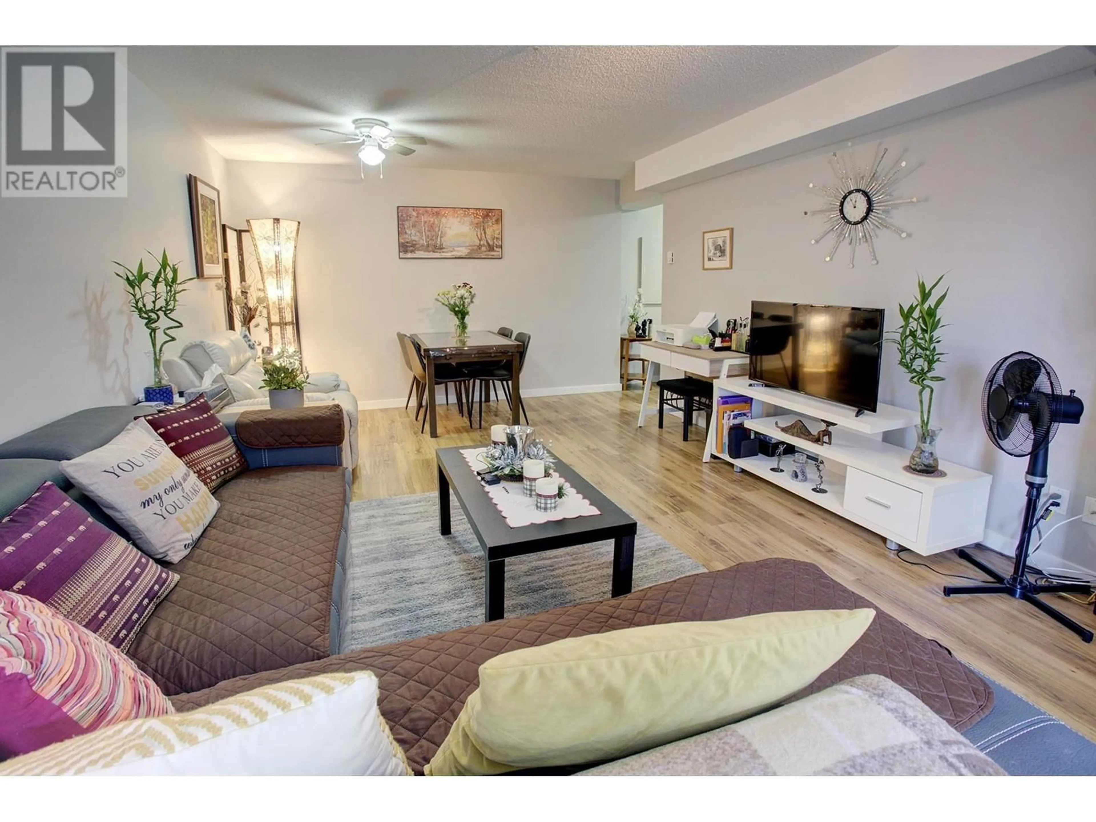 Living room with furniture, unknown for 207 - 38003 SECOND AVENUE, Squamish British Columbia V8B0B8