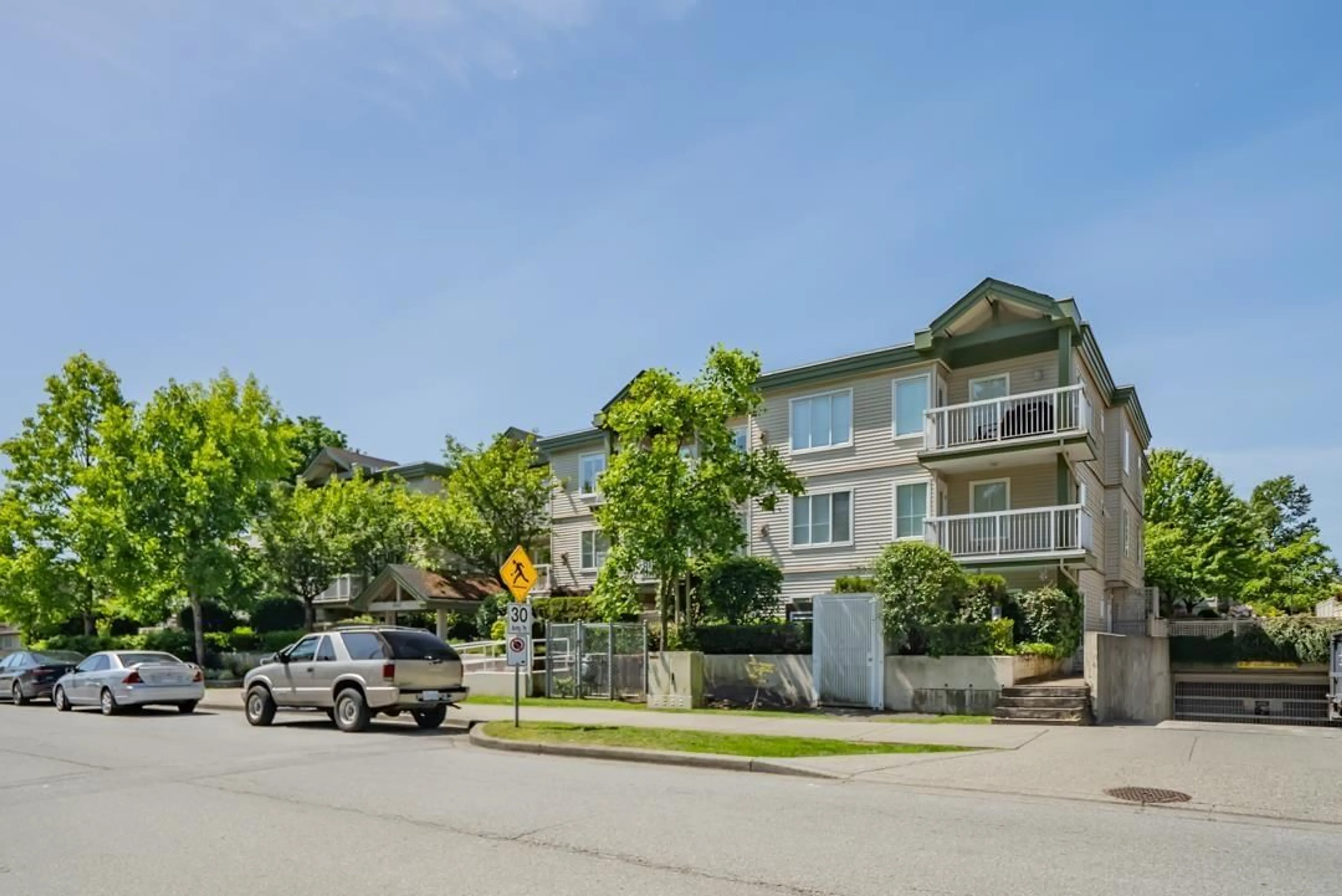 Unknown for 210 - 10665 139, Surrey British Columbia V3T4L8