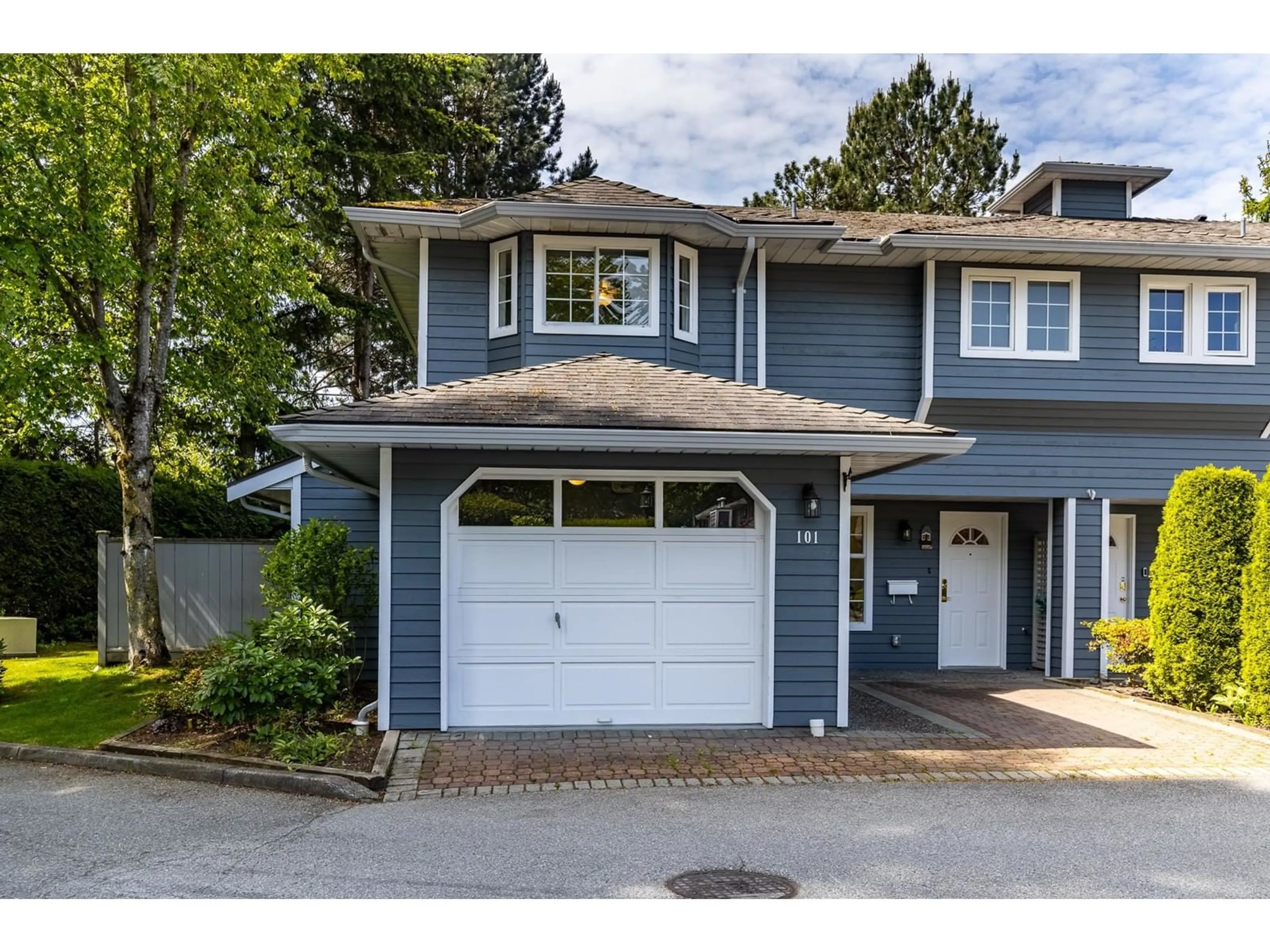 Home with vinyl exterior material, street for 101 - 16335 14, White Rock British Columbia V4A1H2