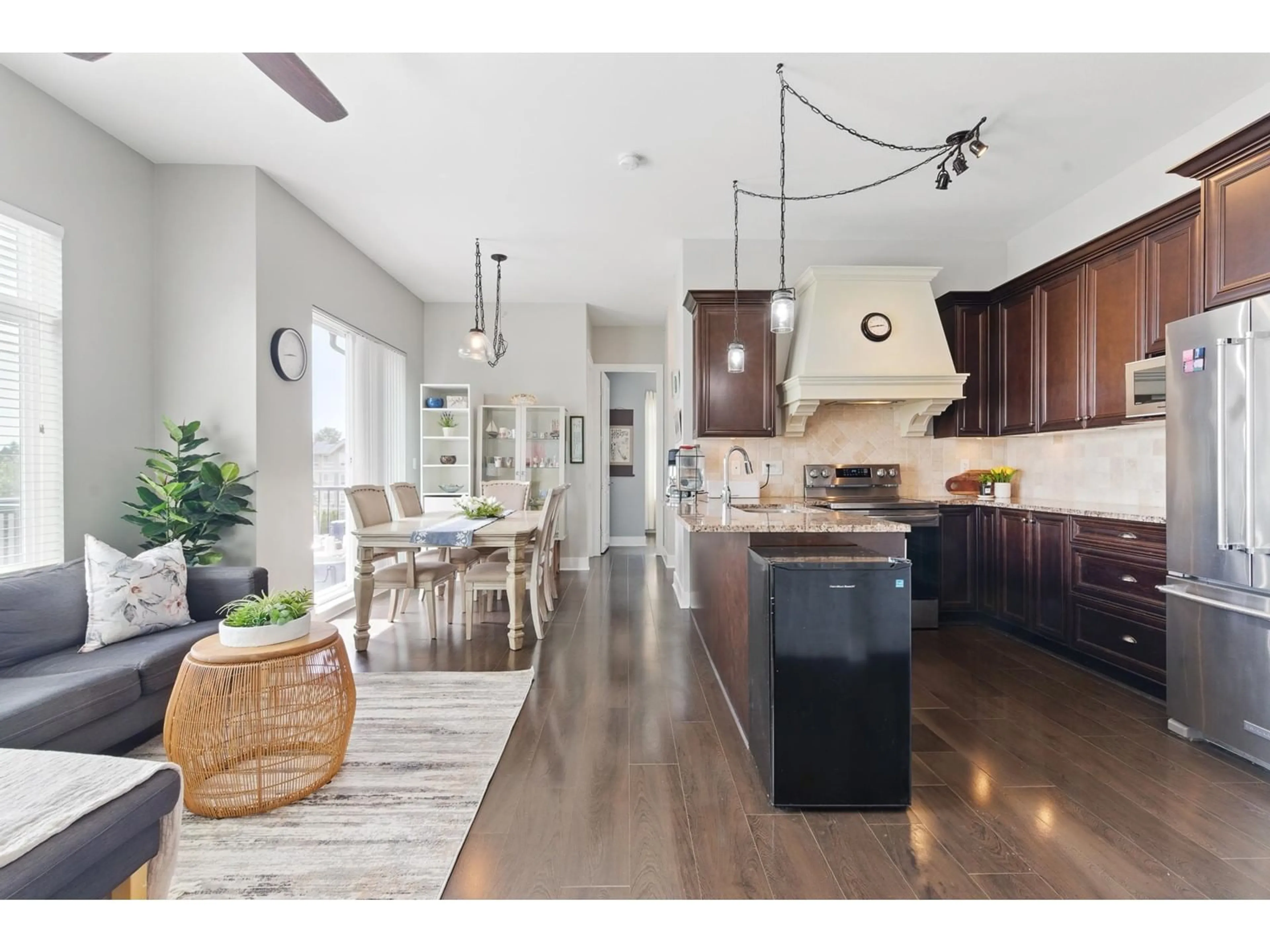Open concept kitchen, unknown for 508 - 6480 195A, Surrey British Columbia V4N6P1