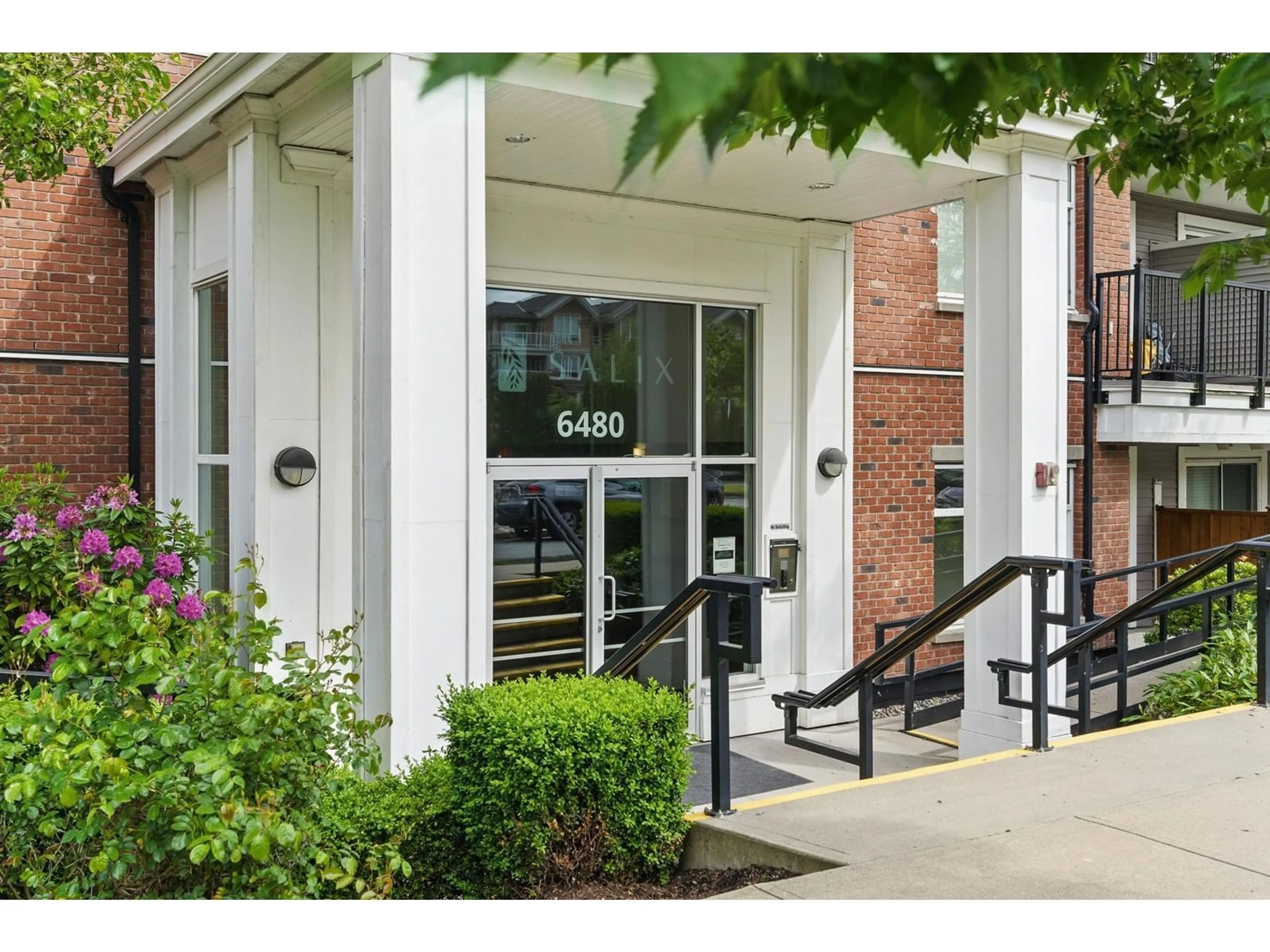 Indoor foyer for 508 - 6480 195A, Surrey British Columbia V4N6P1