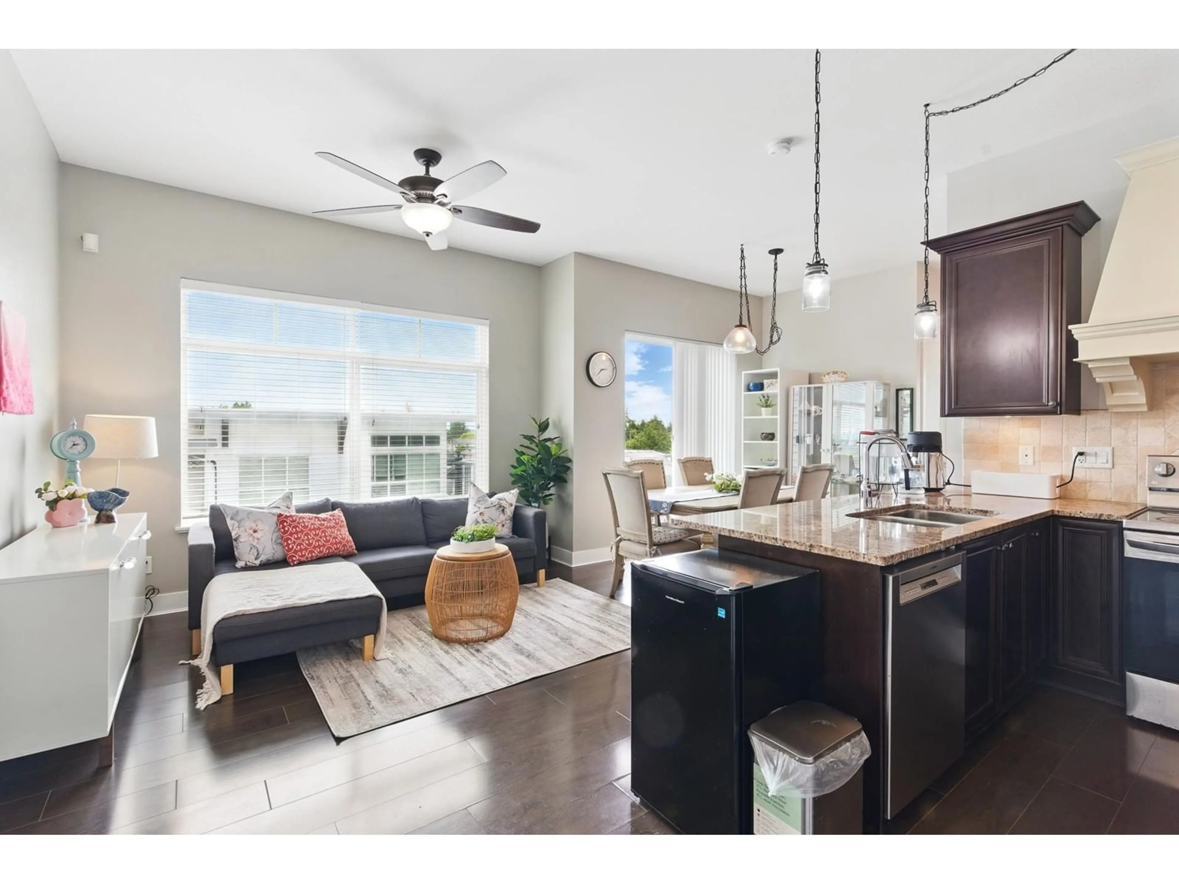 Open concept kitchen, unknown for 508 - 6480 195A, Surrey British Columbia V4N6P1