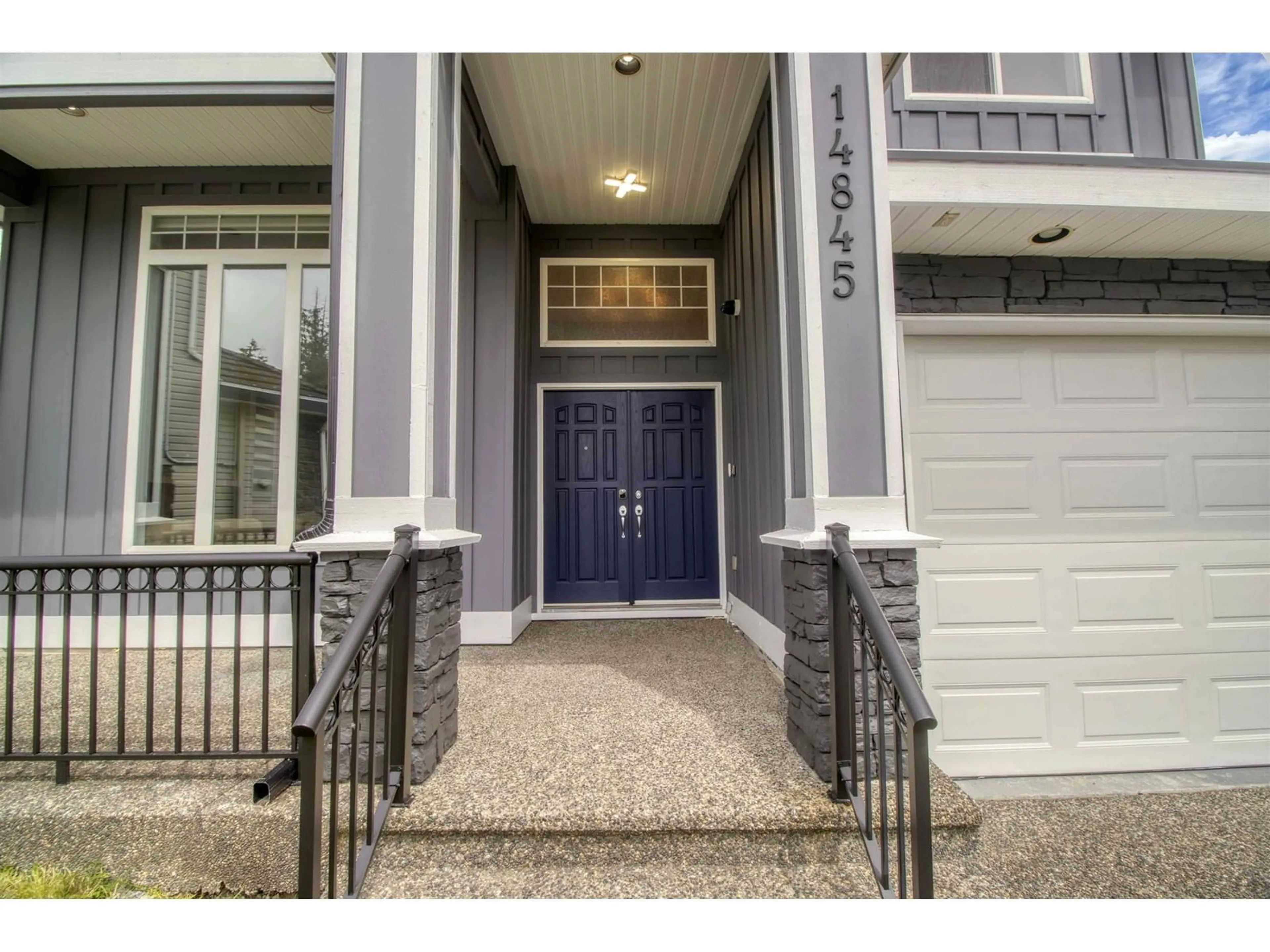 Indoor entryway for 14845 72A, Surrey British Columbia V3S0T7