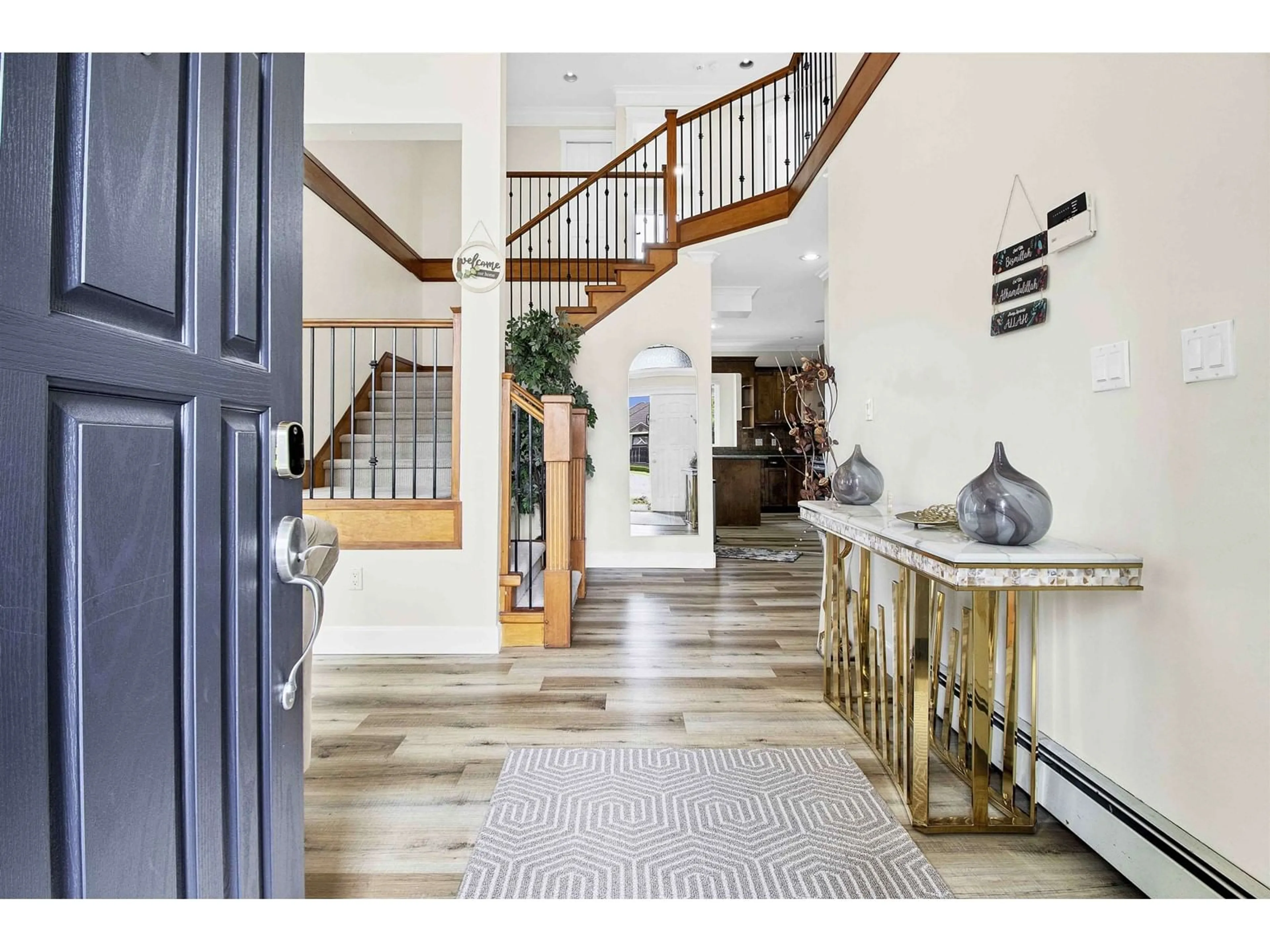 Indoor entryway for 14845 72A, Surrey British Columbia V3S0T7
