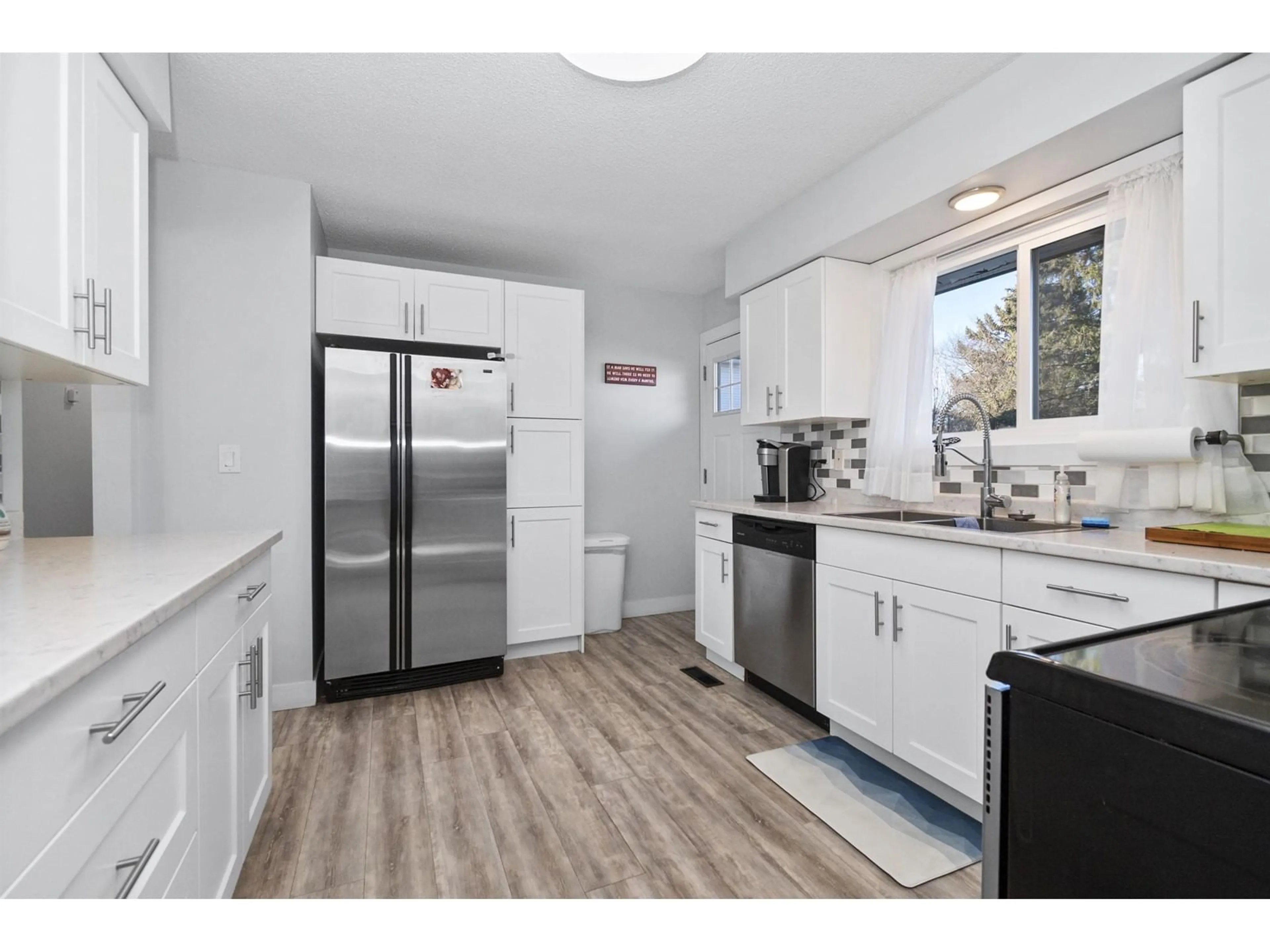 Standard kitchen, unknown for 45629 STEVENSON ROAD, Chilliwack British Columbia V2R1M6