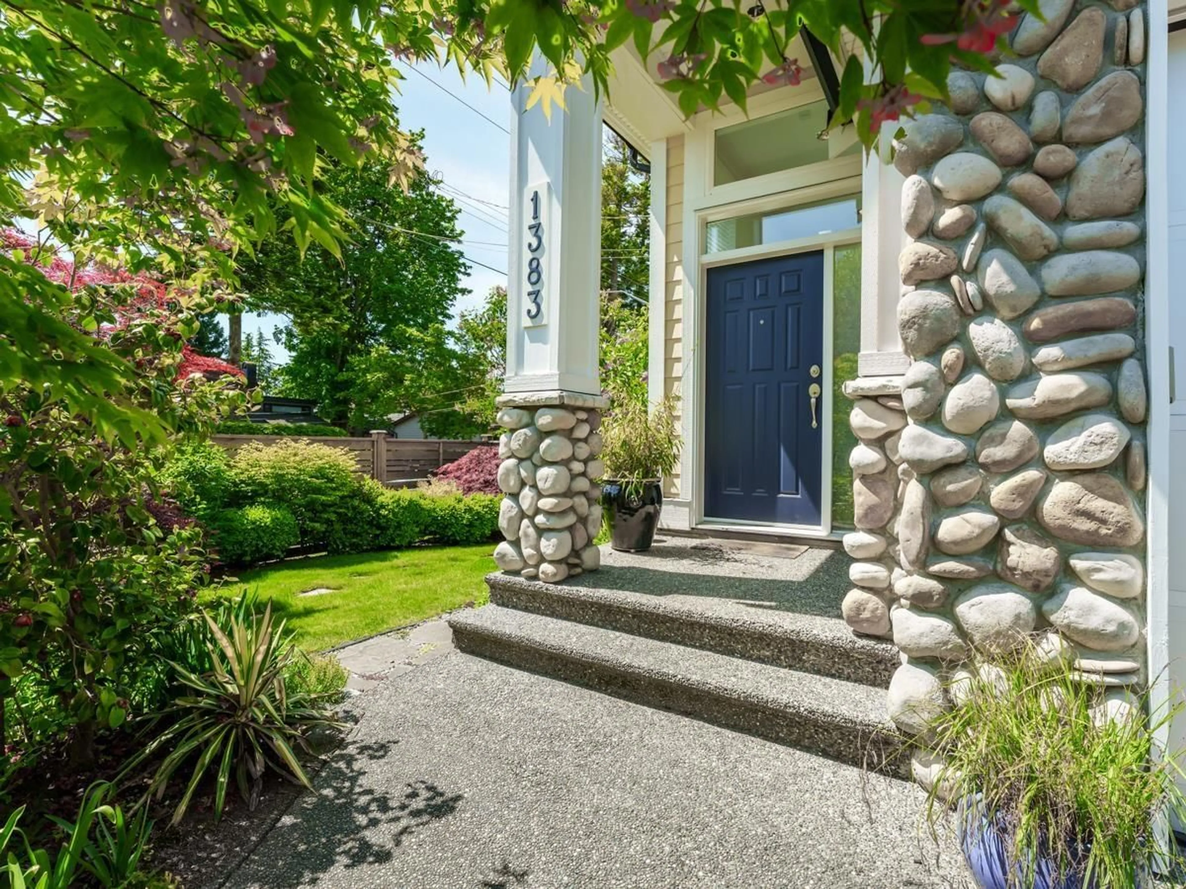 Indoor entryway for 1383 129A, Surrey British Columbia V4A3Y8