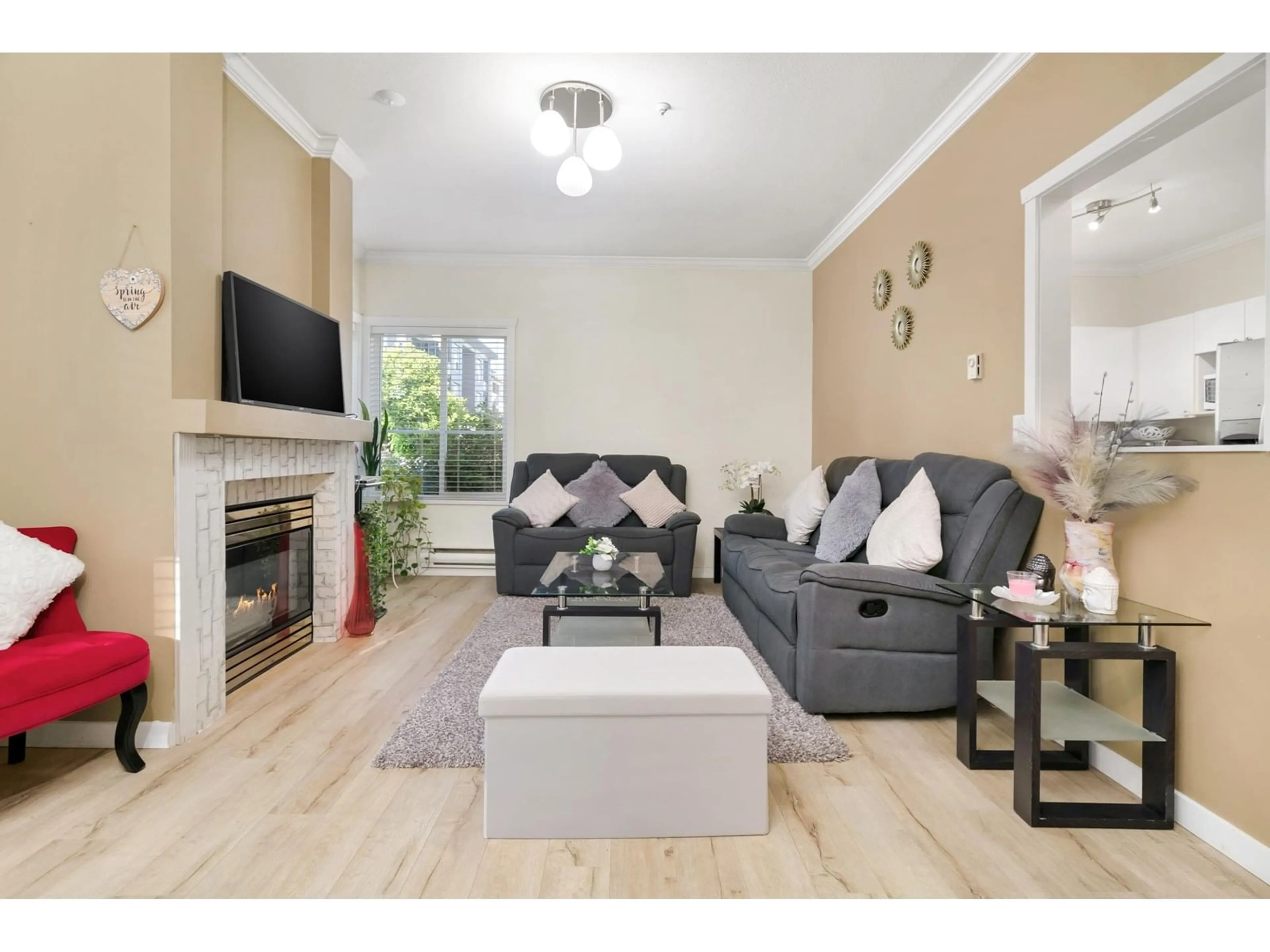 Living room with furniture, wood/laminate floor for 106 - 10675 138A, Surrey British Columbia V3T4L2