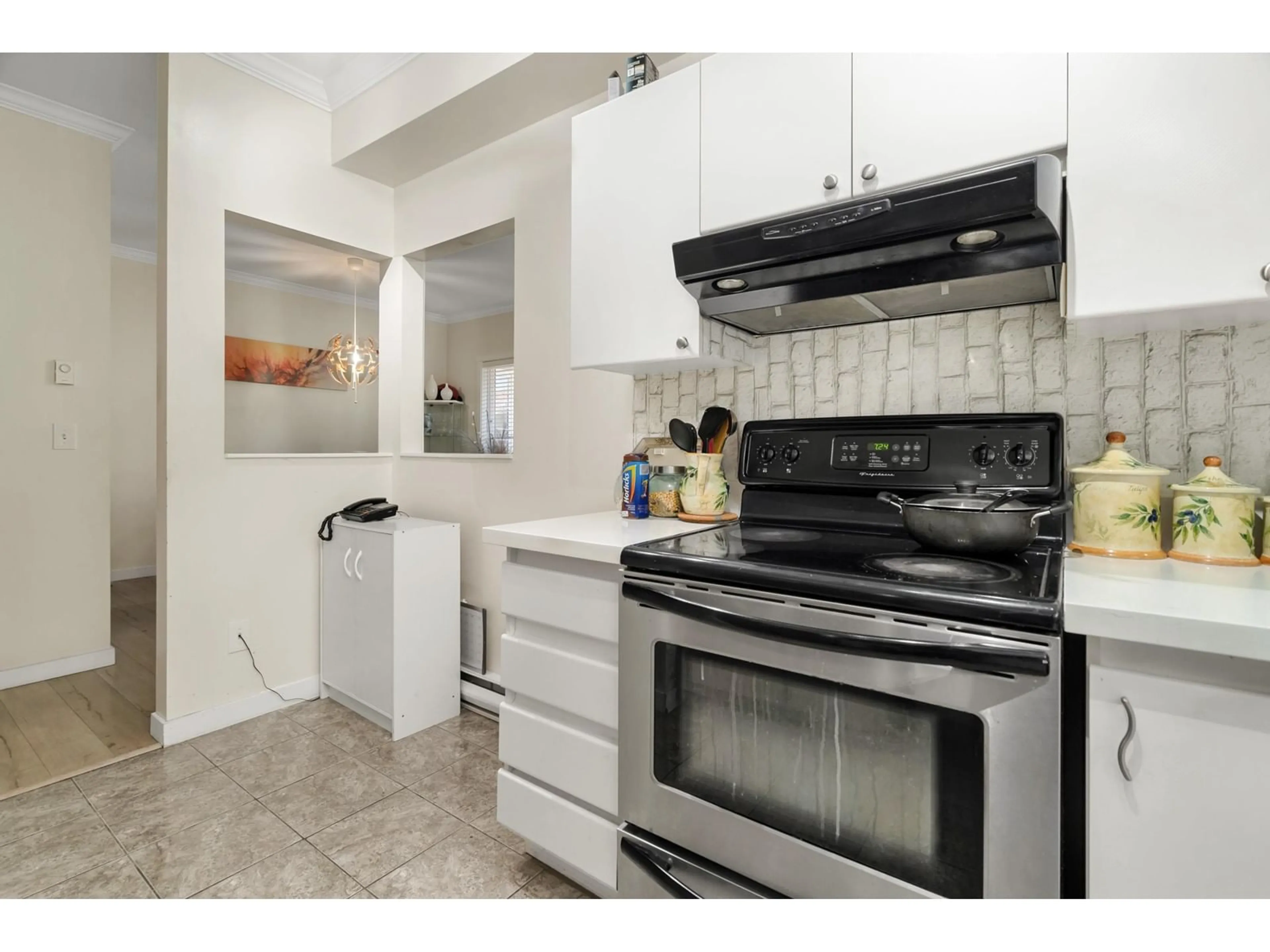 Standard kitchen, ceramic/tile floor for 106 - 10675 138A, Surrey British Columbia V3T4L2