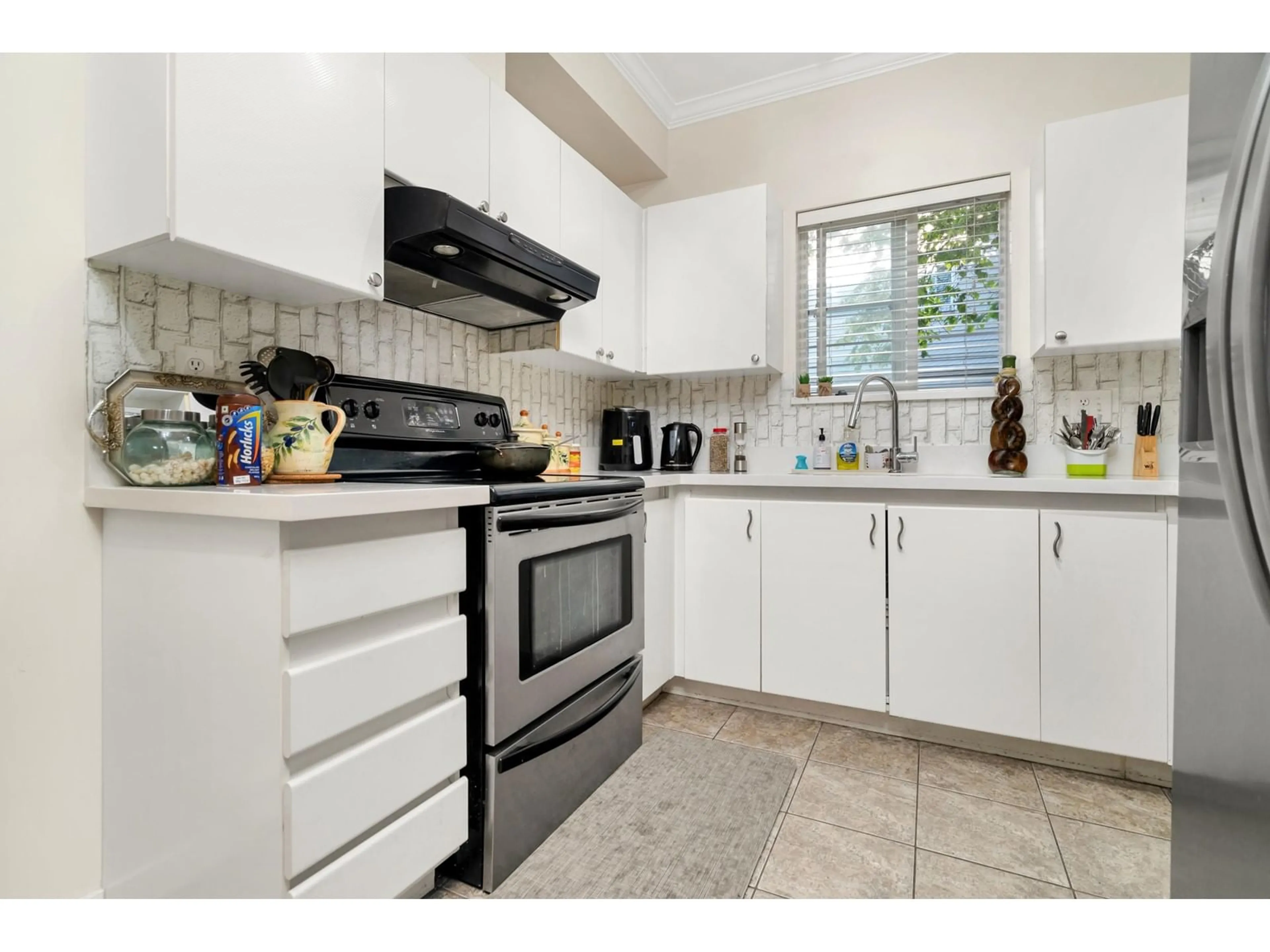 Standard kitchen, ceramic/tile floor for 106 - 10675 138A, Surrey British Columbia V3T4L2