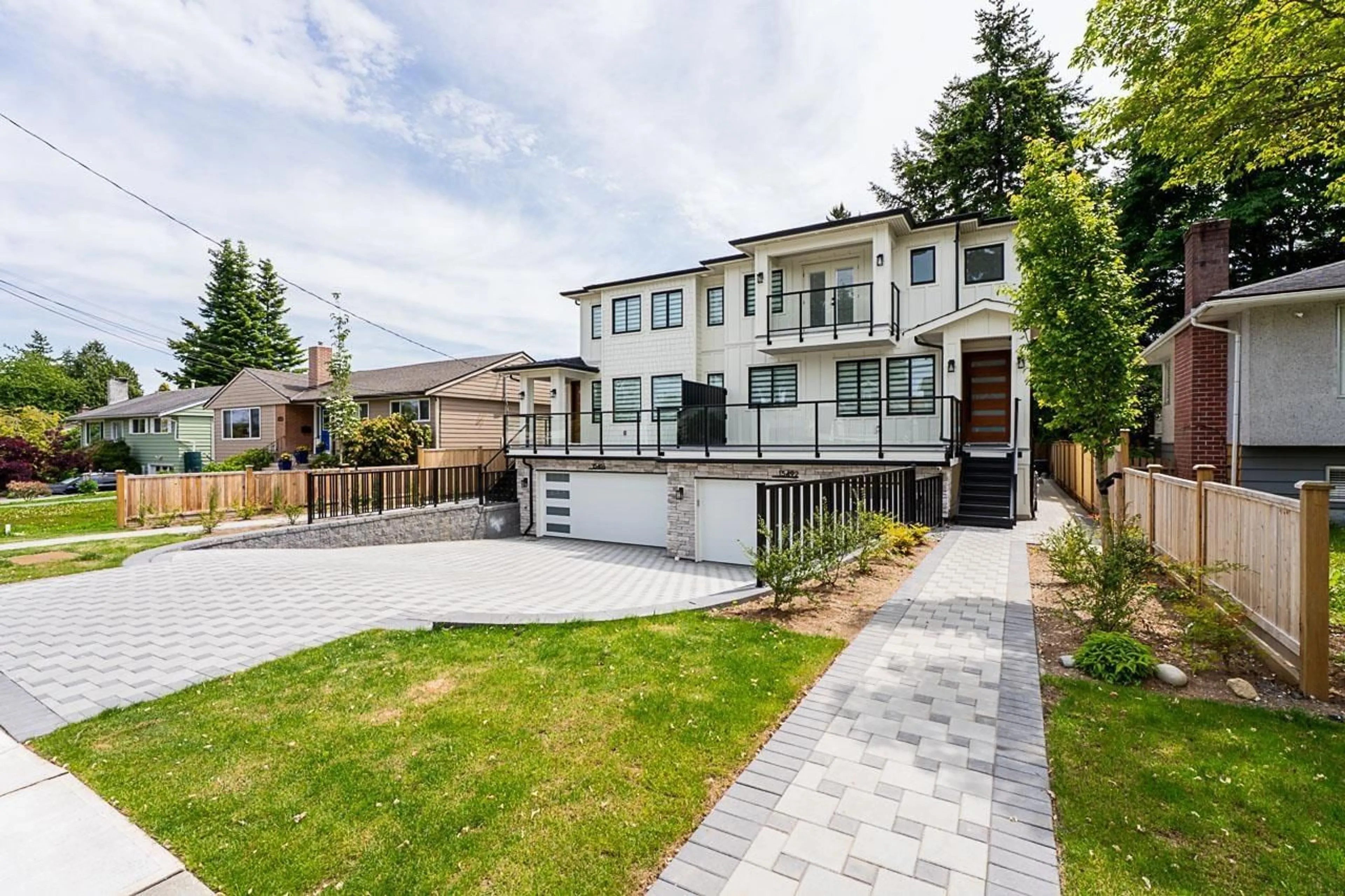 Unknown for 15496 THRIFT, White Rock British Columbia V4B2L9