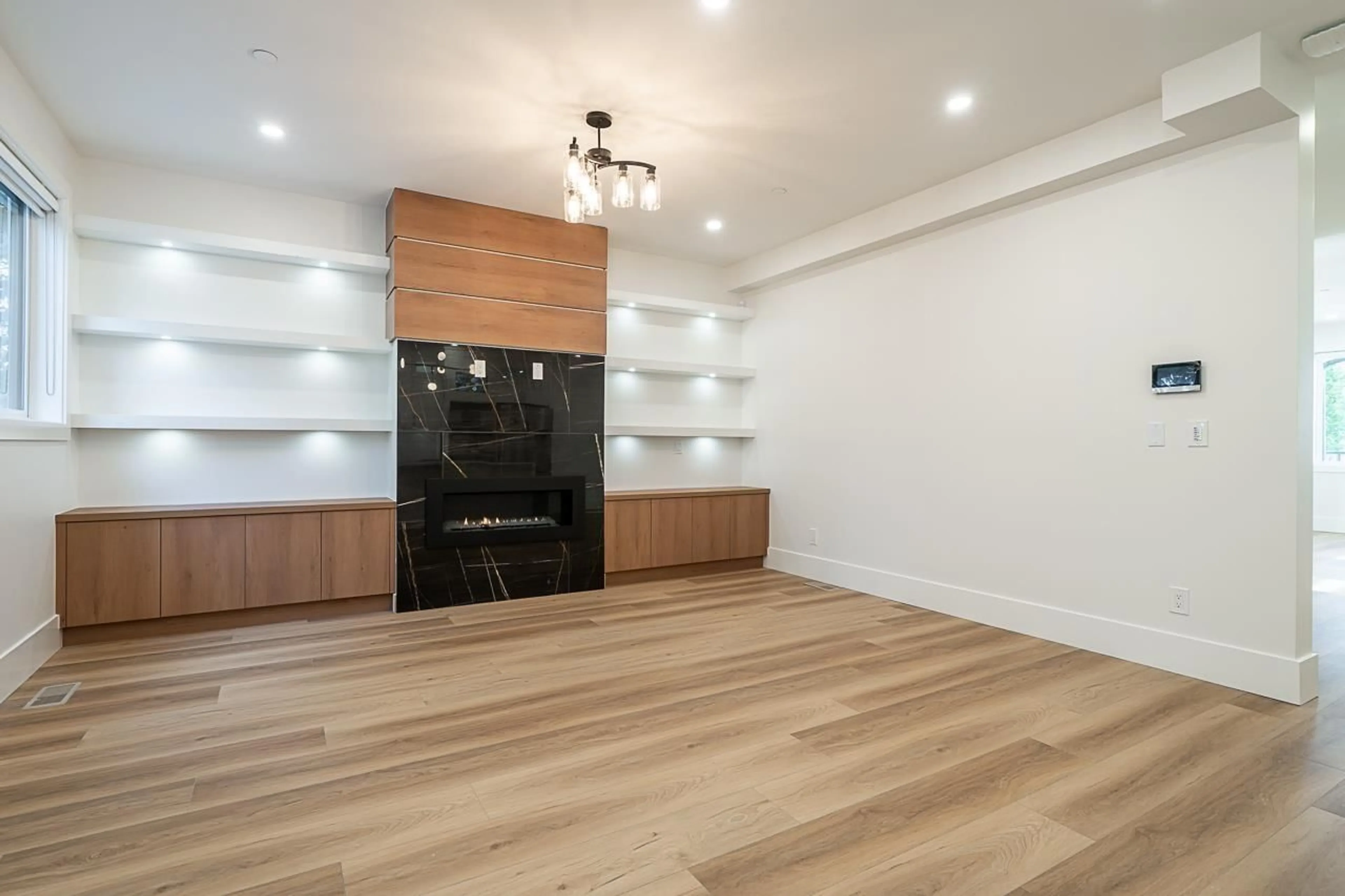 Unknown for 15496 THRIFT, White Rock British Columbia V4B2L9