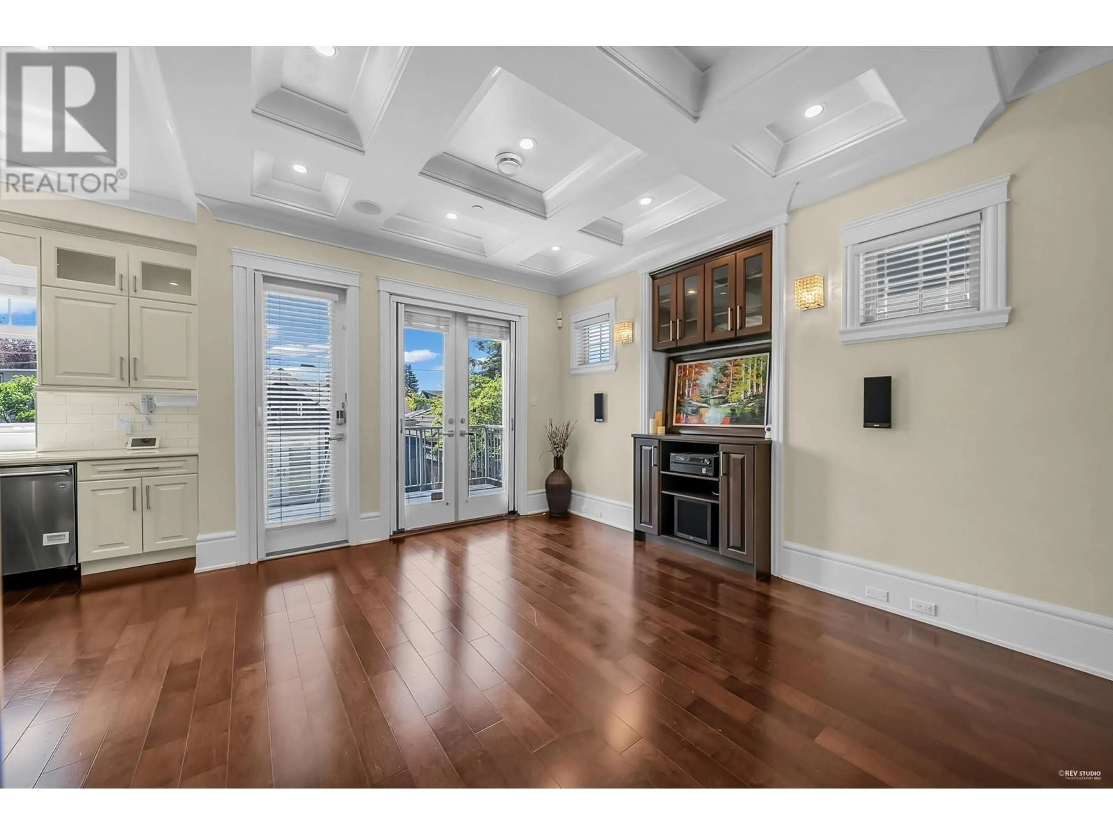Indoor entryway for 1942 W 42ND AVENUE, Vancouver British Columbia V6M2B1