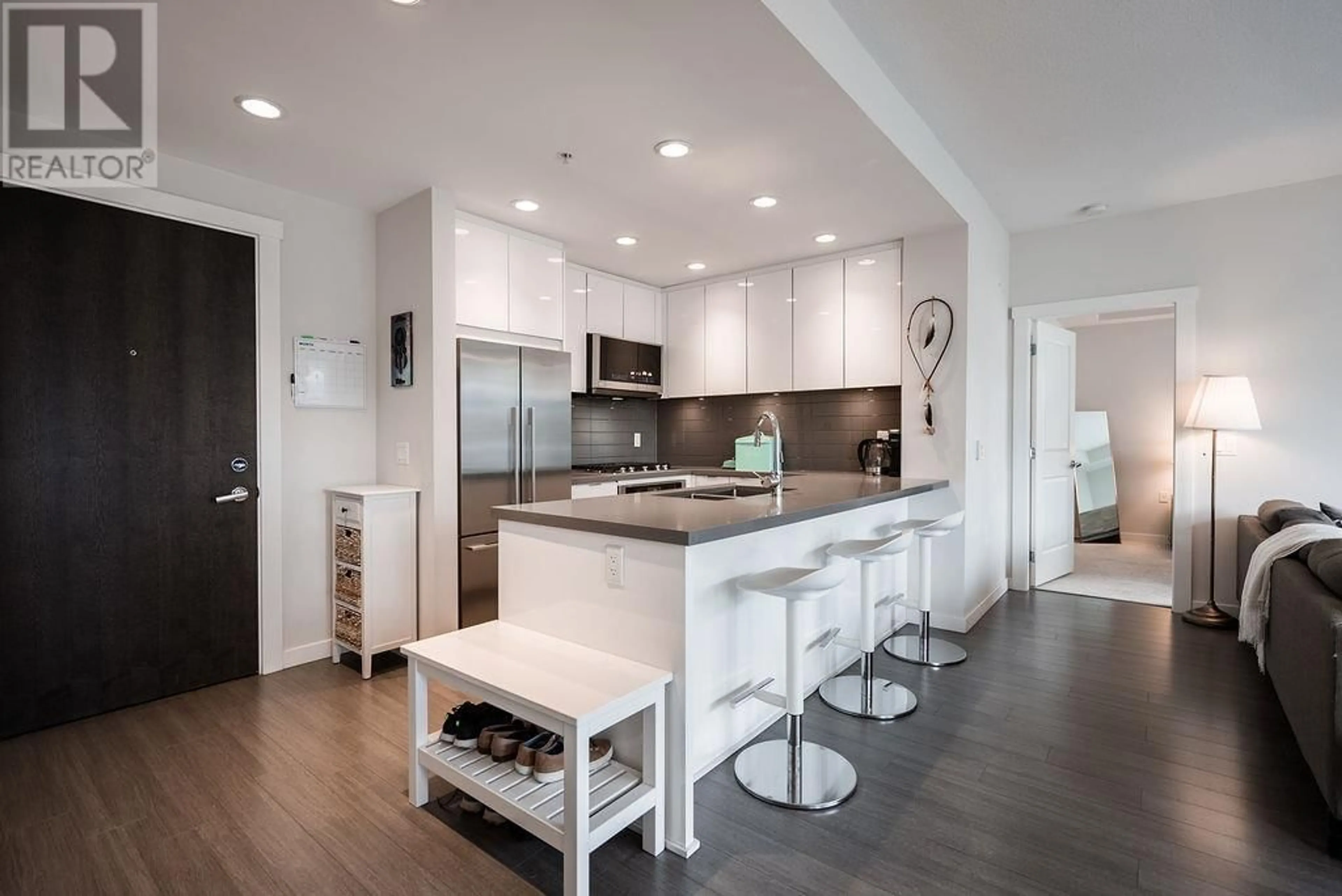 Contemporary kitchen, unknown for 321 - 255 1ST STREET, North Vancouver British Columbia V7M3G8