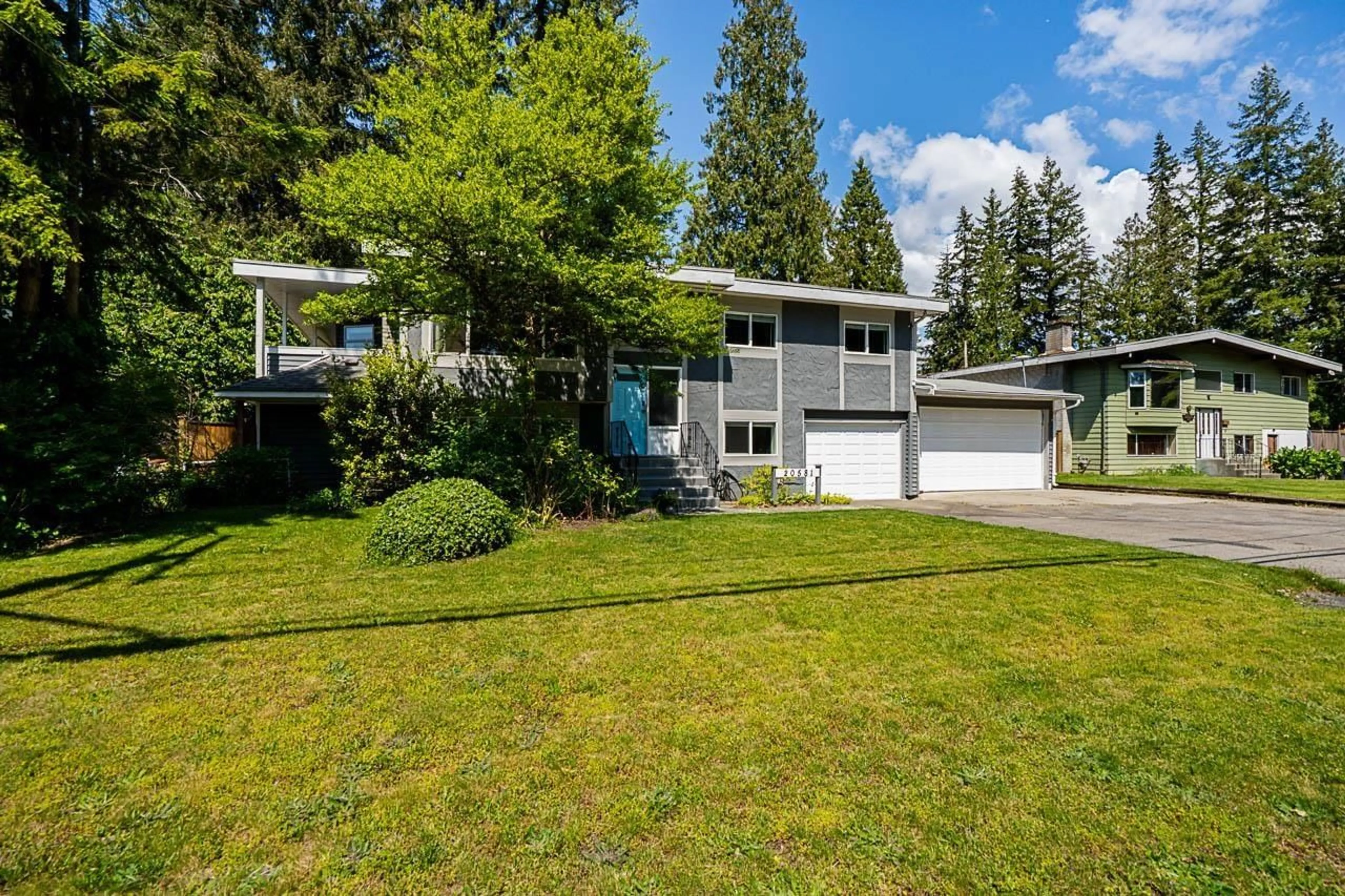 A pic from outside/outdoor area/front of a property/back of a property/a pic from drone, unknown for 20581 42, Langley British Columbia V3A3A8