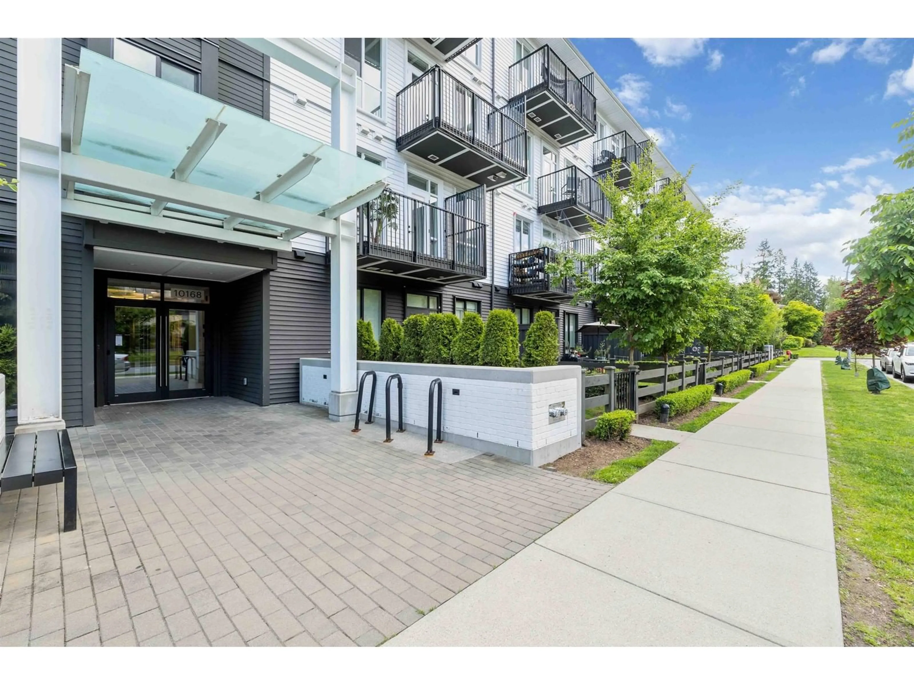 Patio, street for 414 - 10168 149, Surrey British Columbia V3R0E9
