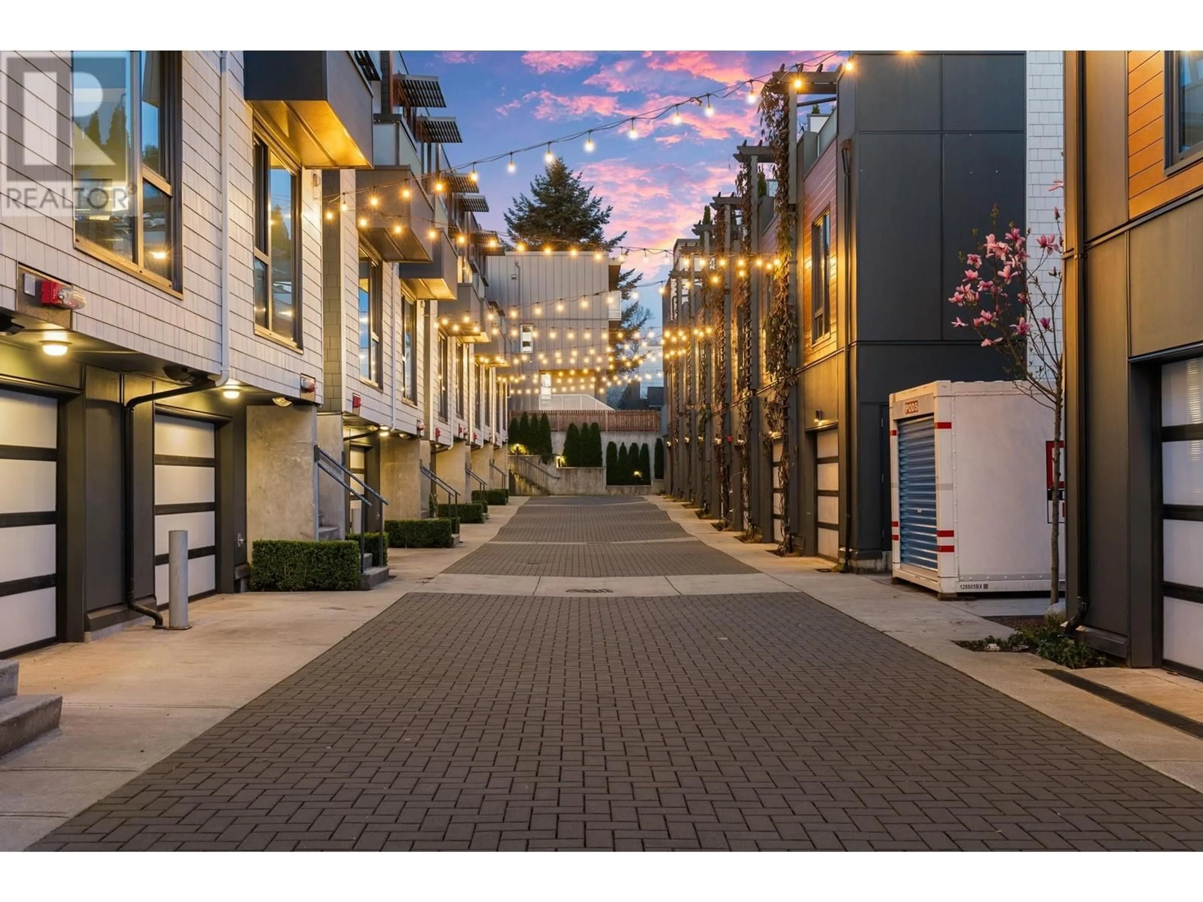 Patio, street for 35 - 720 3RD STREET, North Vancouver British Columbia V7L0G7