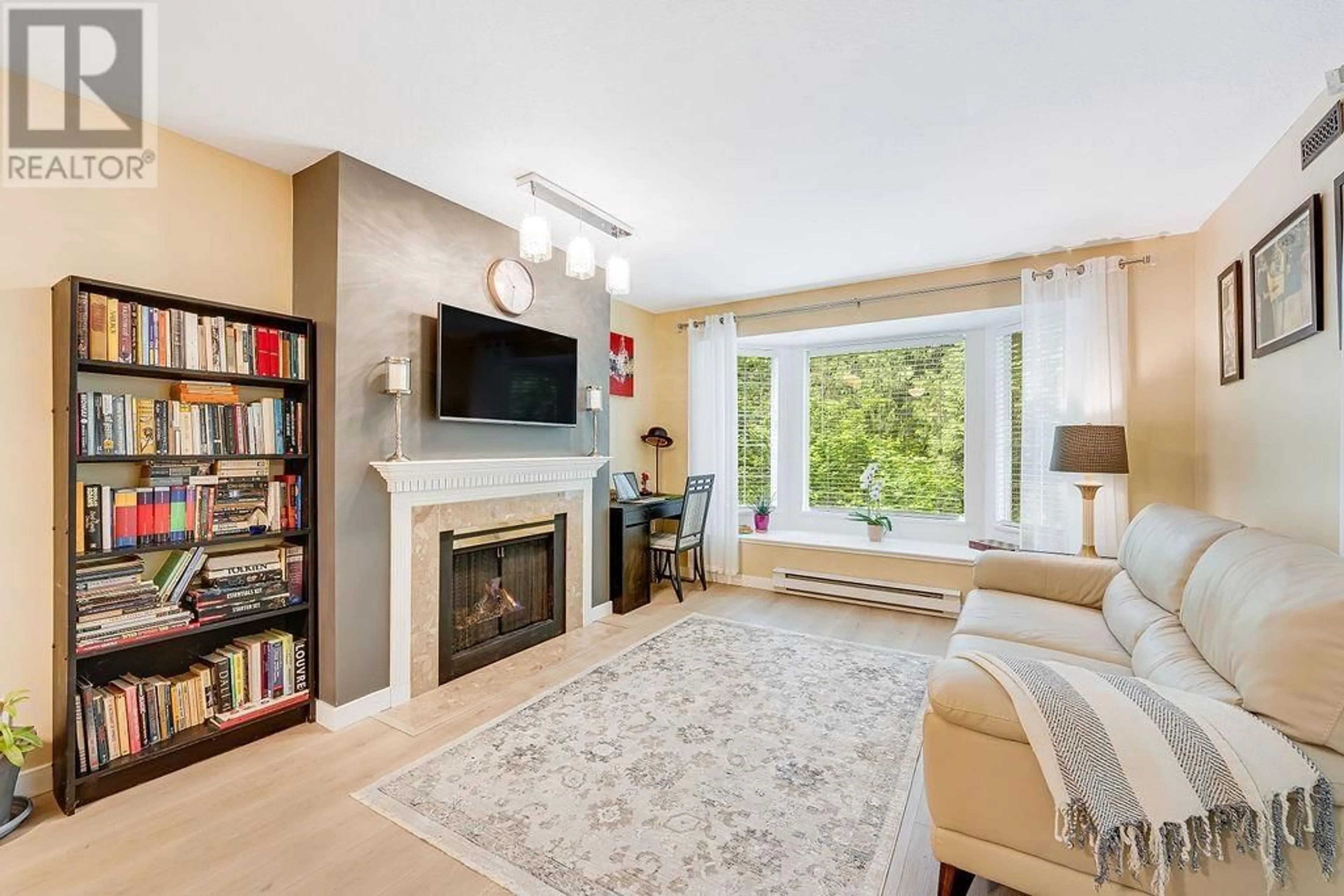 Living room with furniture, unknown for 205 - 6860 RUMBLE STREET, Burnaby British Columbia V5E1A8