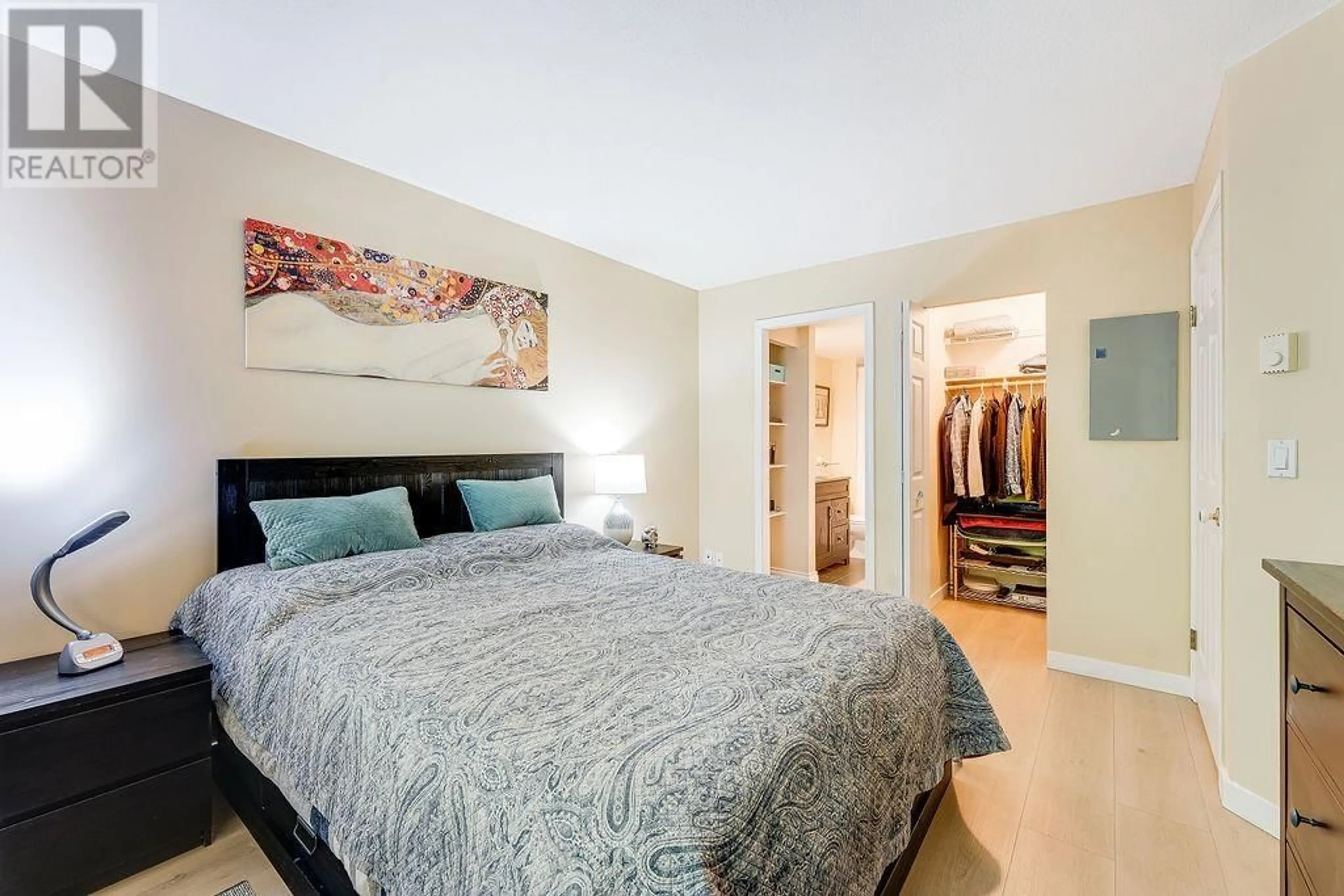 Bedroom with bed, unknown for 205 - 6860 RUMBLE STREET, Burnaby British Columbia V5E1A8