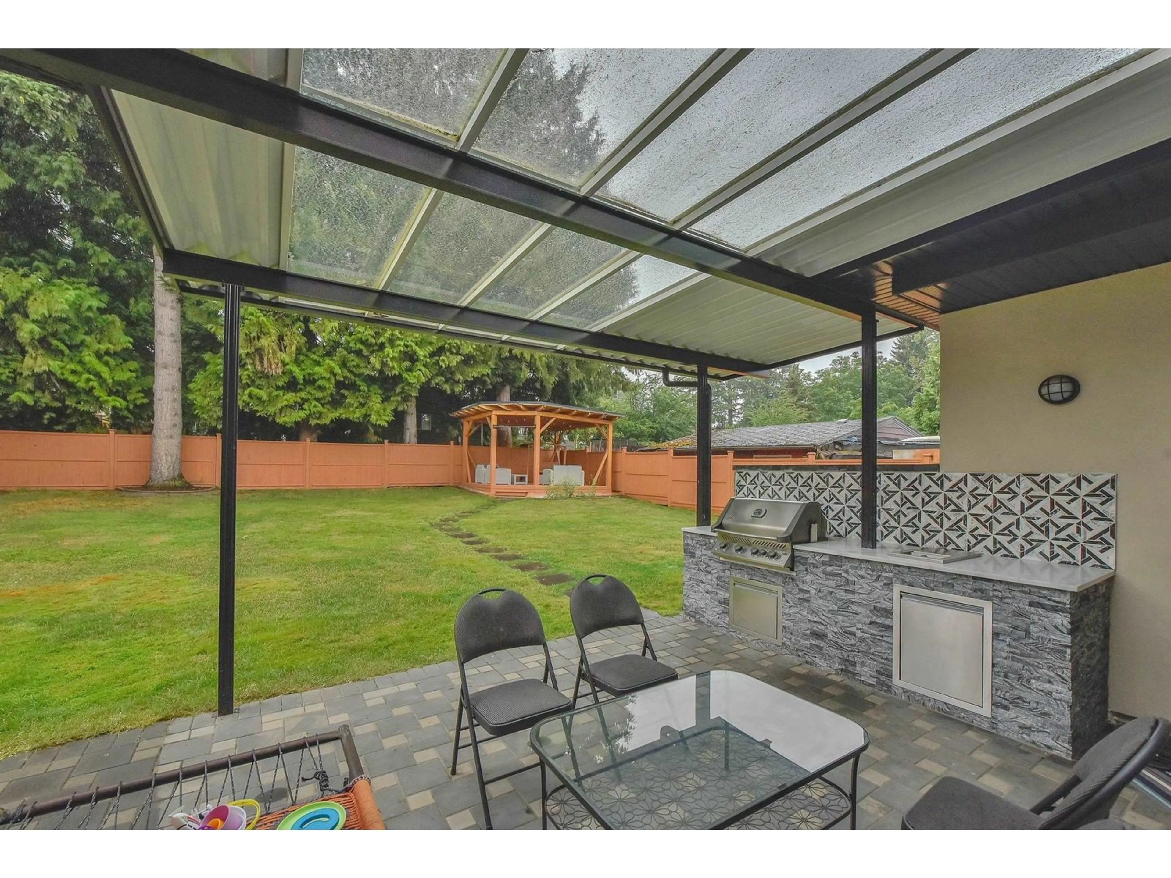 Patio, unknown for 10266 126, Surrey British Columbia V3V5E7