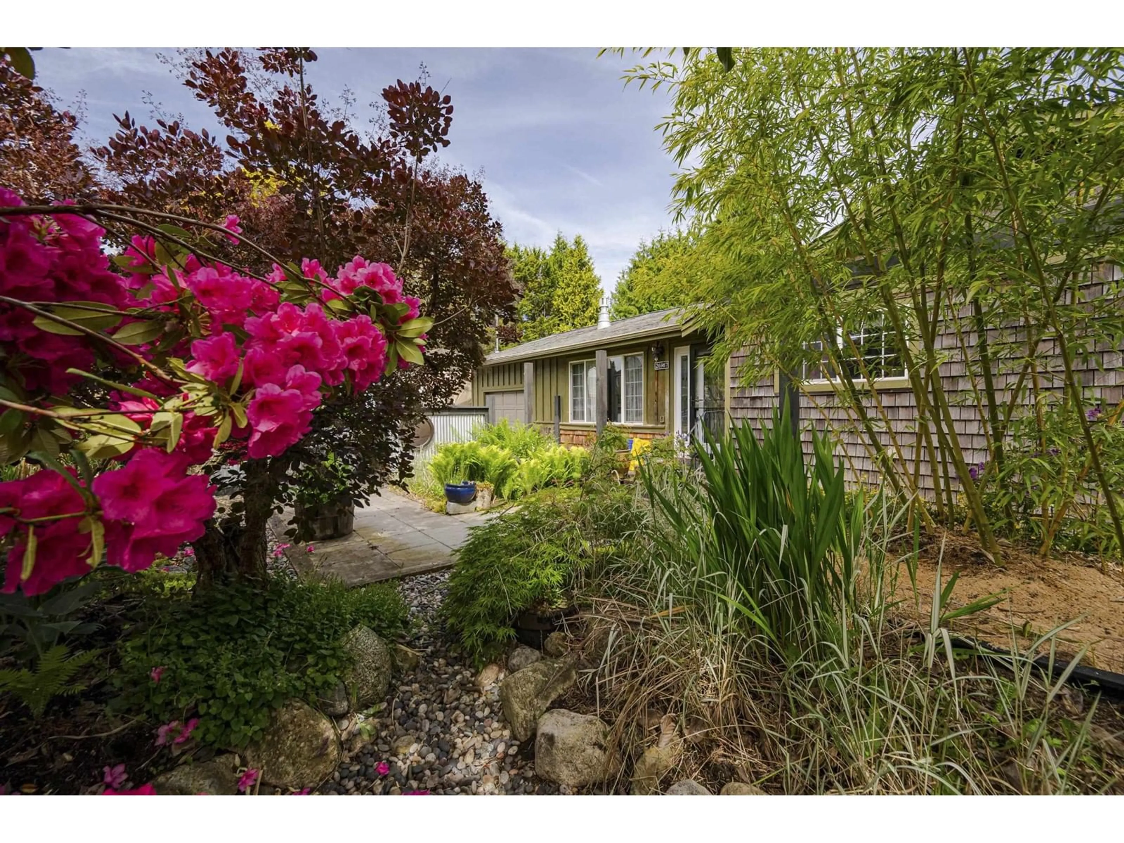 A pic from outside/outdoor area/front of a property/back of a property/a pic from drone, street for 26967 28, Langley British Columbia V4W3A2