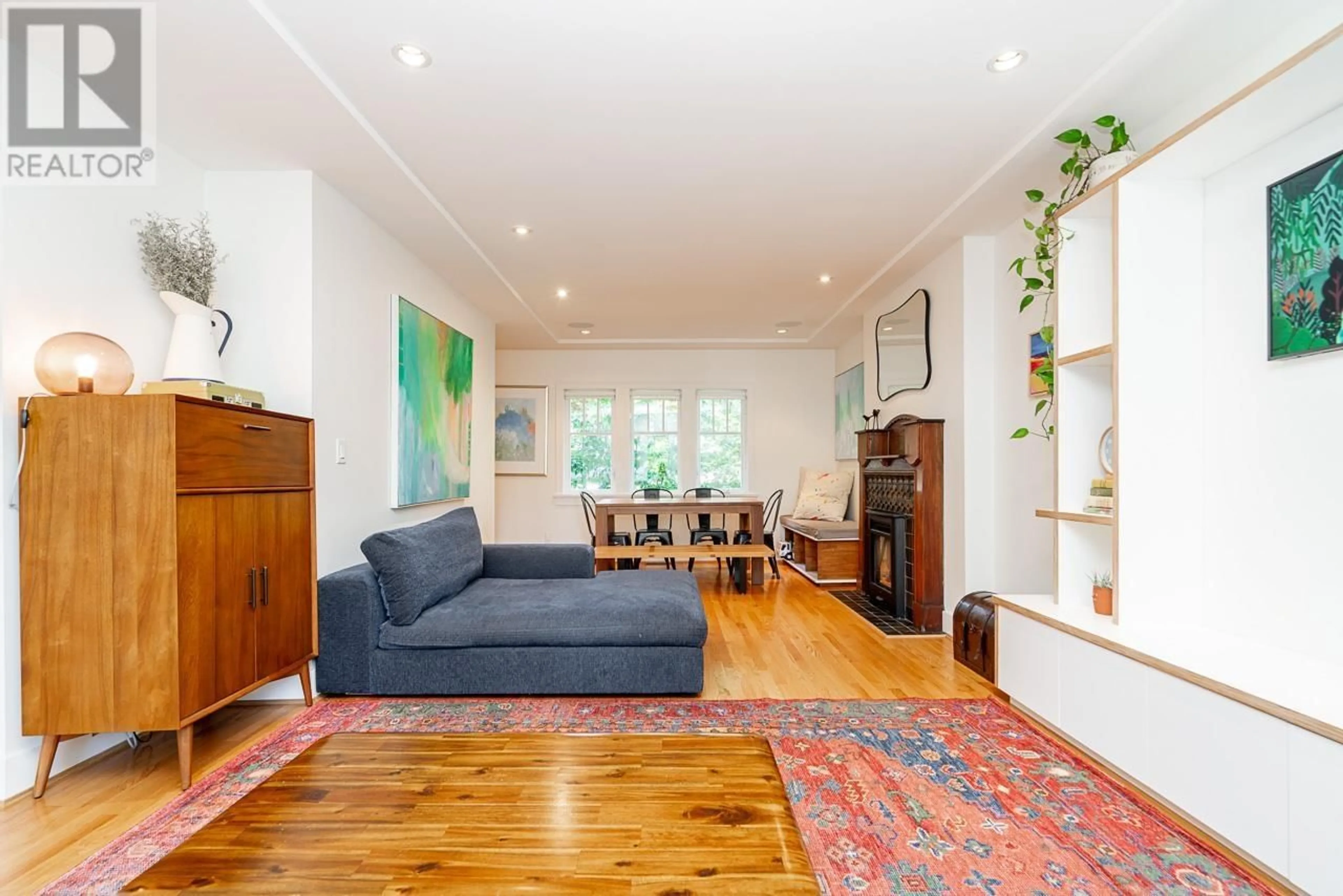 Living room with furniture, wood/laminate floor for 3676 ST. CATHERINES STREET, Vancouver British Columbia V5V4L1