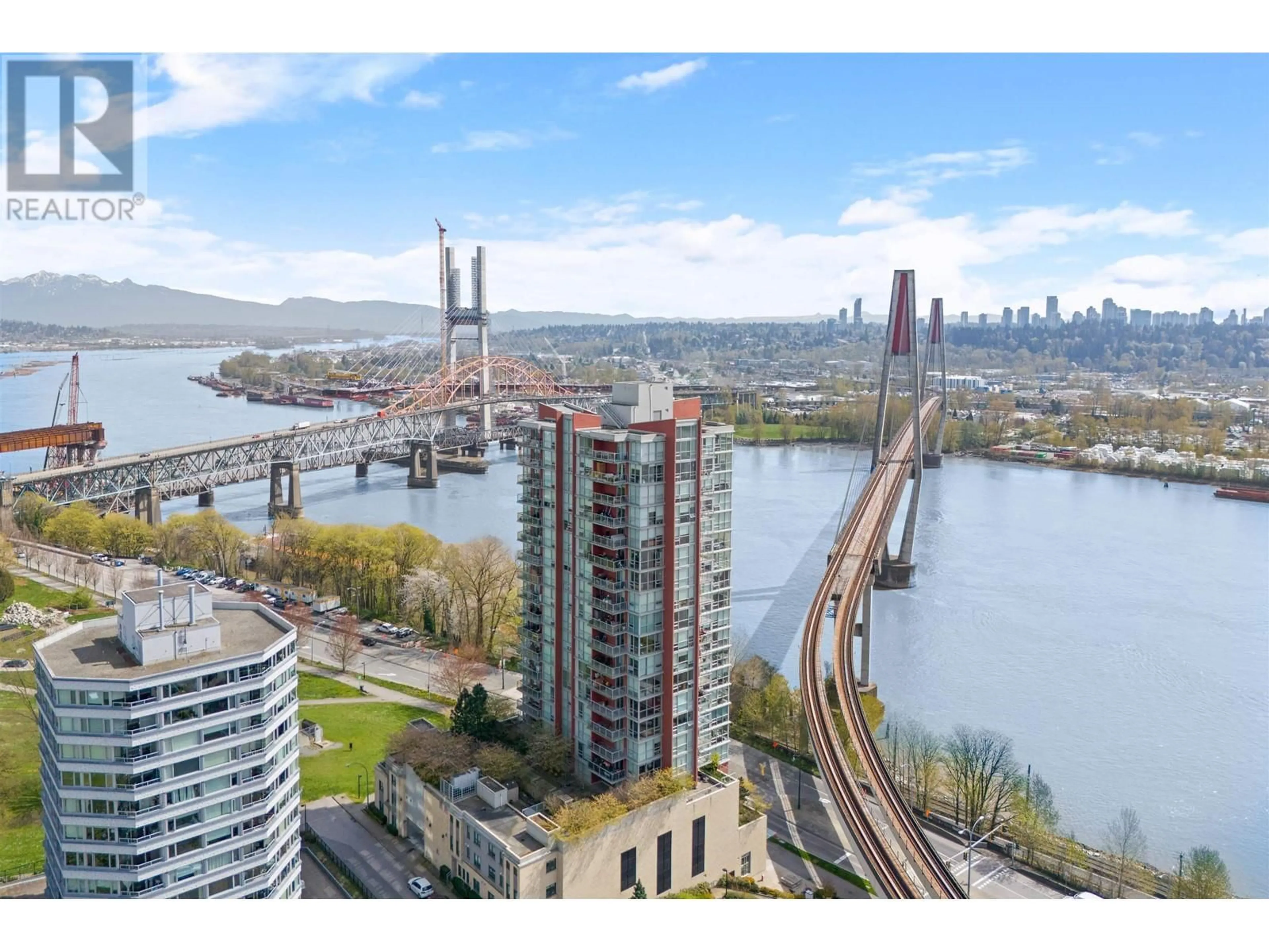 A pic from outside/outdoor area/front of a property/back of a property/a pic from drone, water/lake/river/ocean view for 2105 - 125 COLUMBIA STREET, New Westminster British Columbia V3L0G8