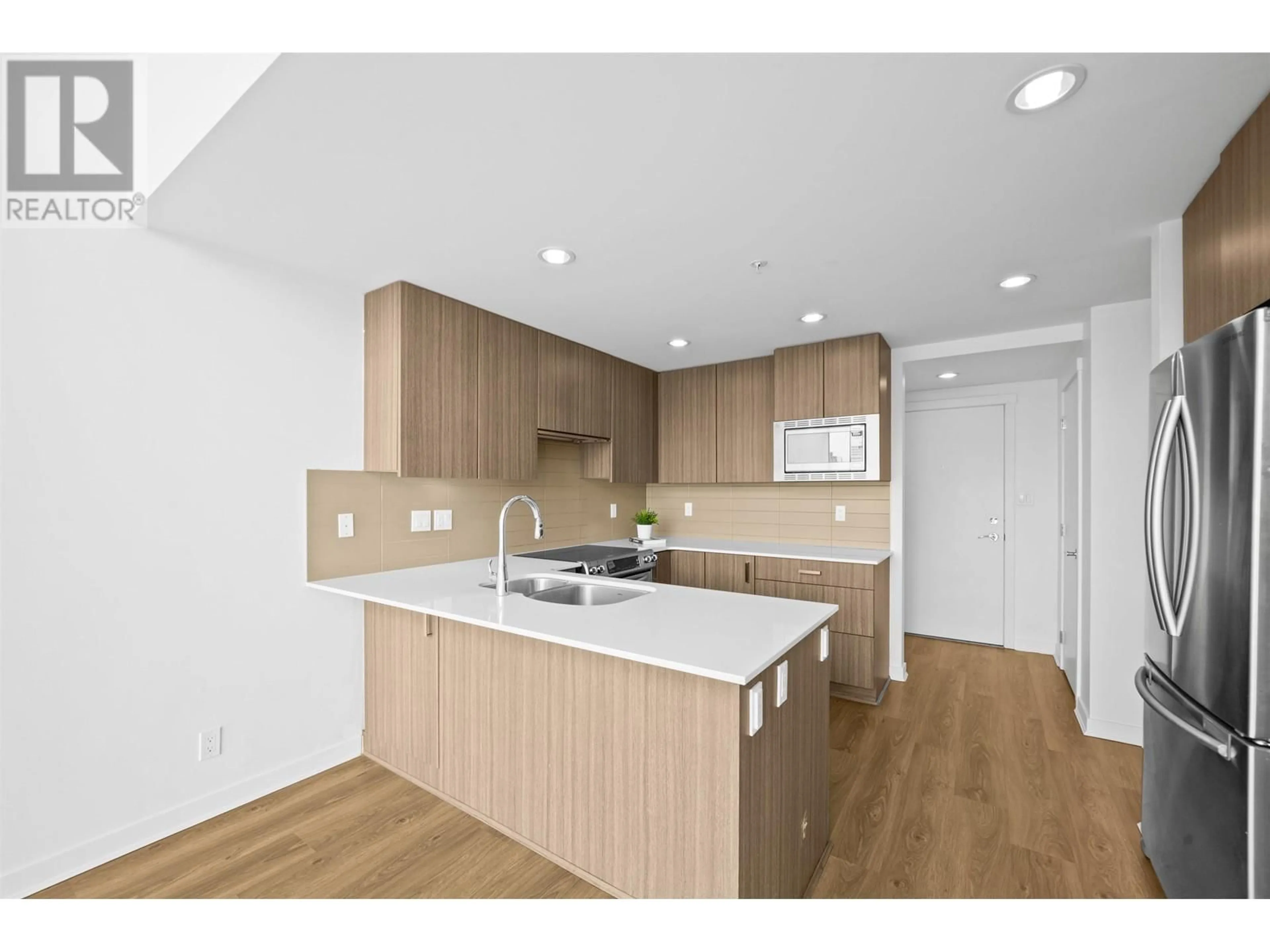Standard kitchen, wood/laminate floor for 2105 - 125 COLUMBIA STREET, New Westminster British Columbia V3L0G8