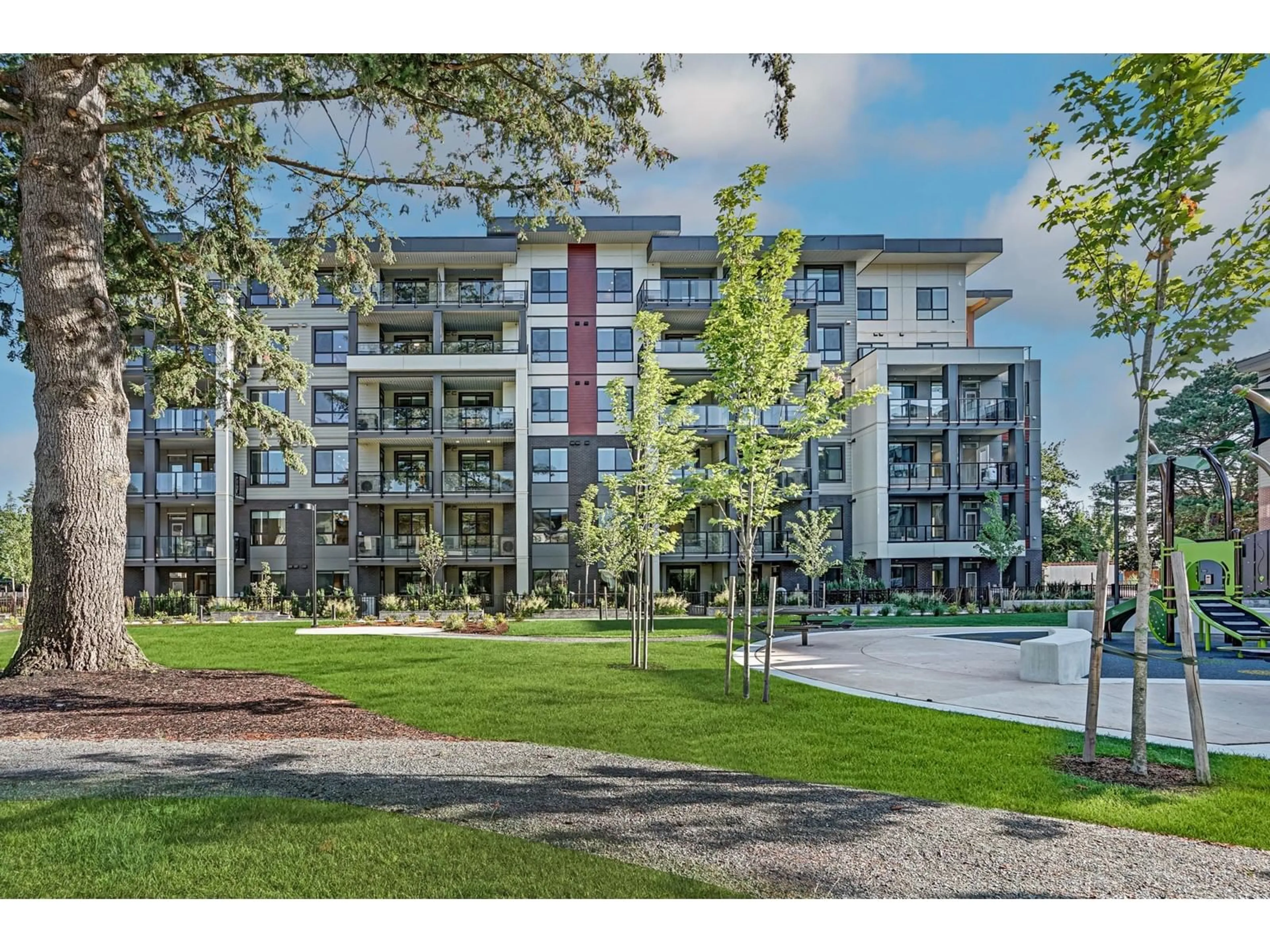 A pic from outside/outdoor area/front of a property/back of a property/a pic from drone, unknown for 612 - 45505 CAMPUS DRIVE, Chilliwack British Columbia V2R6L2