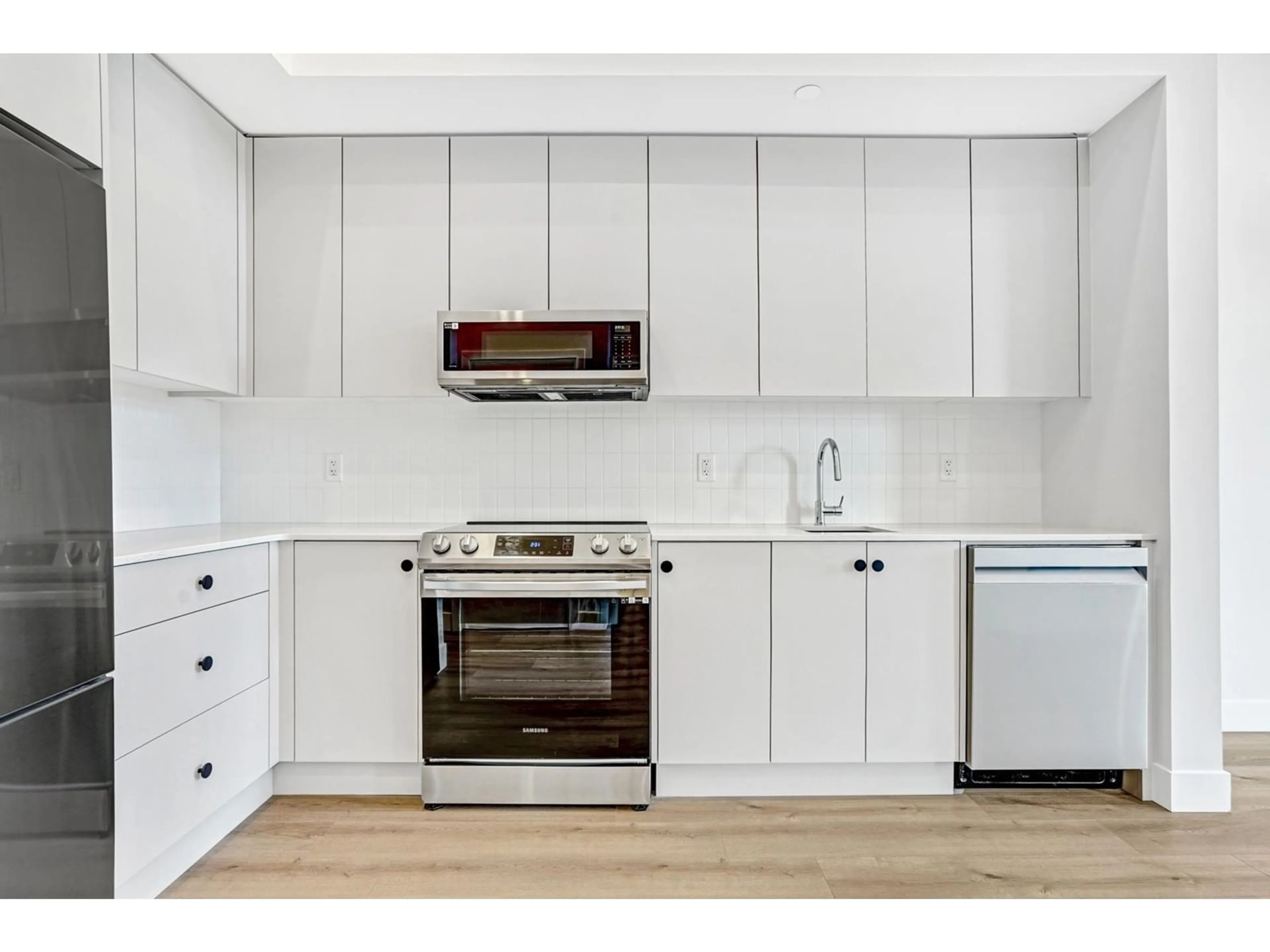 Standard kitchen, wood/laminate floor for 612 - 45505 CAMPUS DRIVE, Chilliwack British Columbia V2R6L2