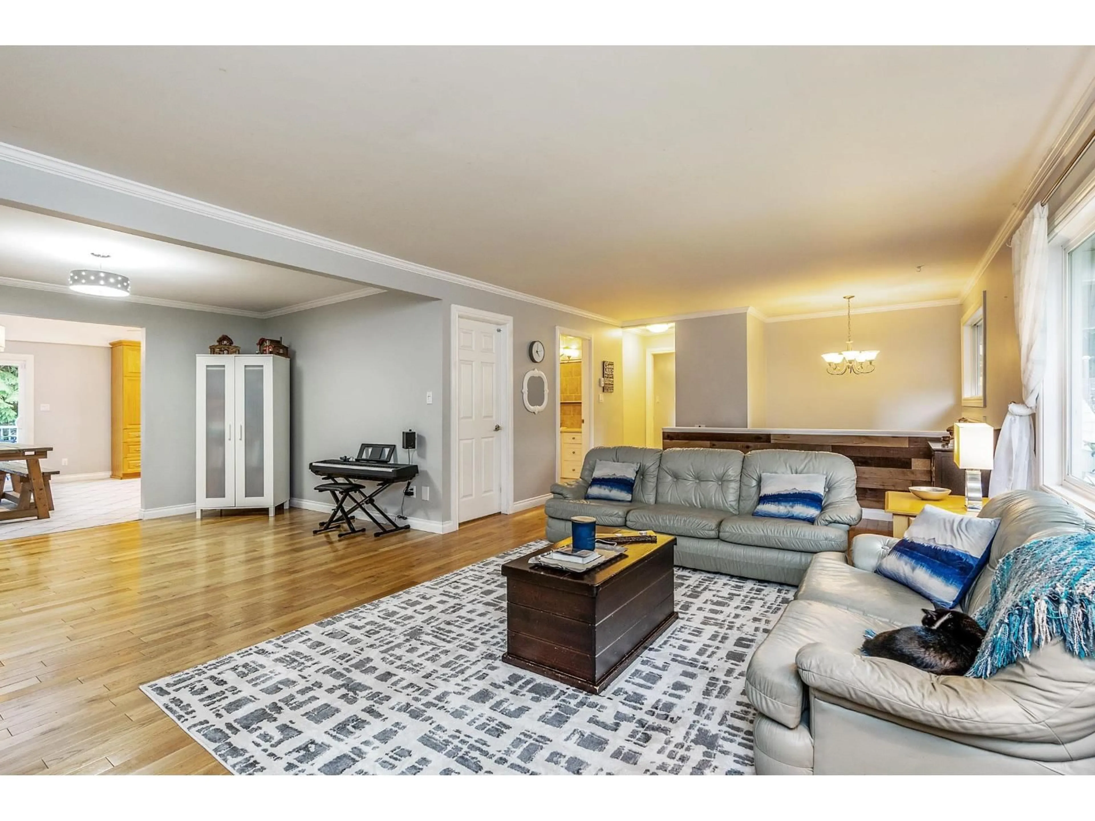 Living room with furniture, unknown for 16362 14A, Surrey British Columbia V4A1J4