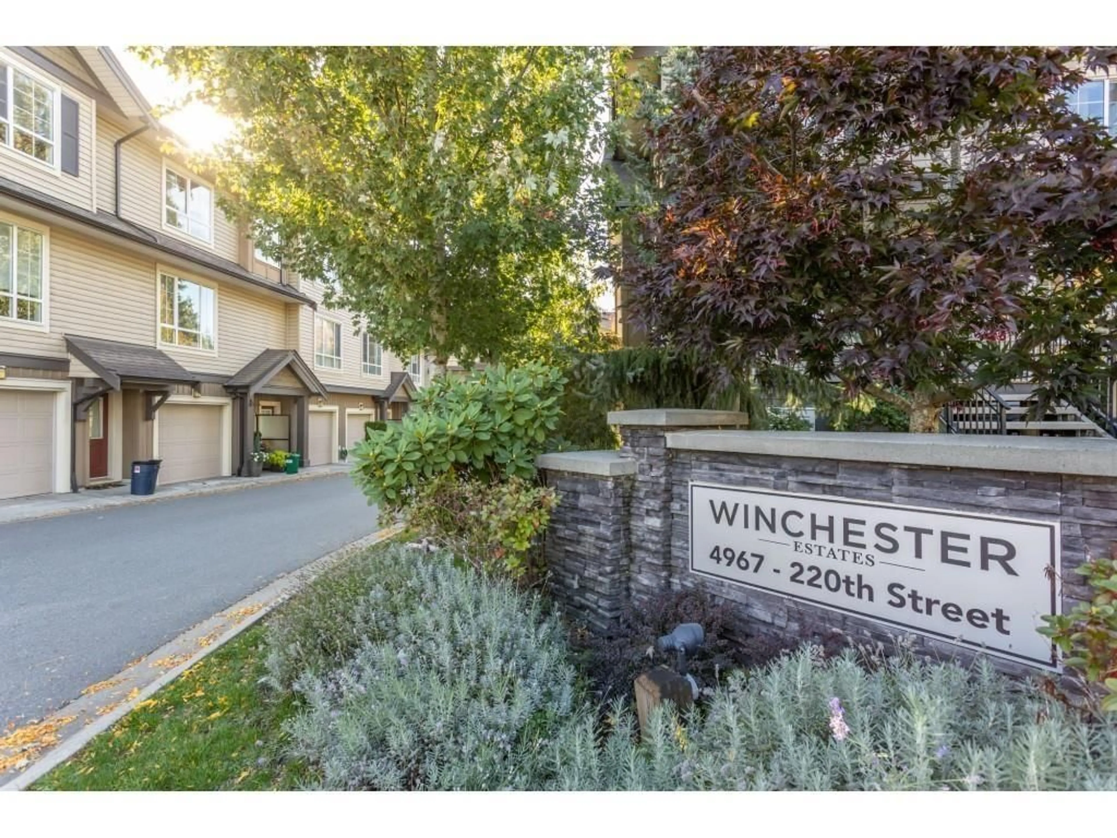 Unknown for 32 - 4967 220, Langley British Columbia V3A0G3