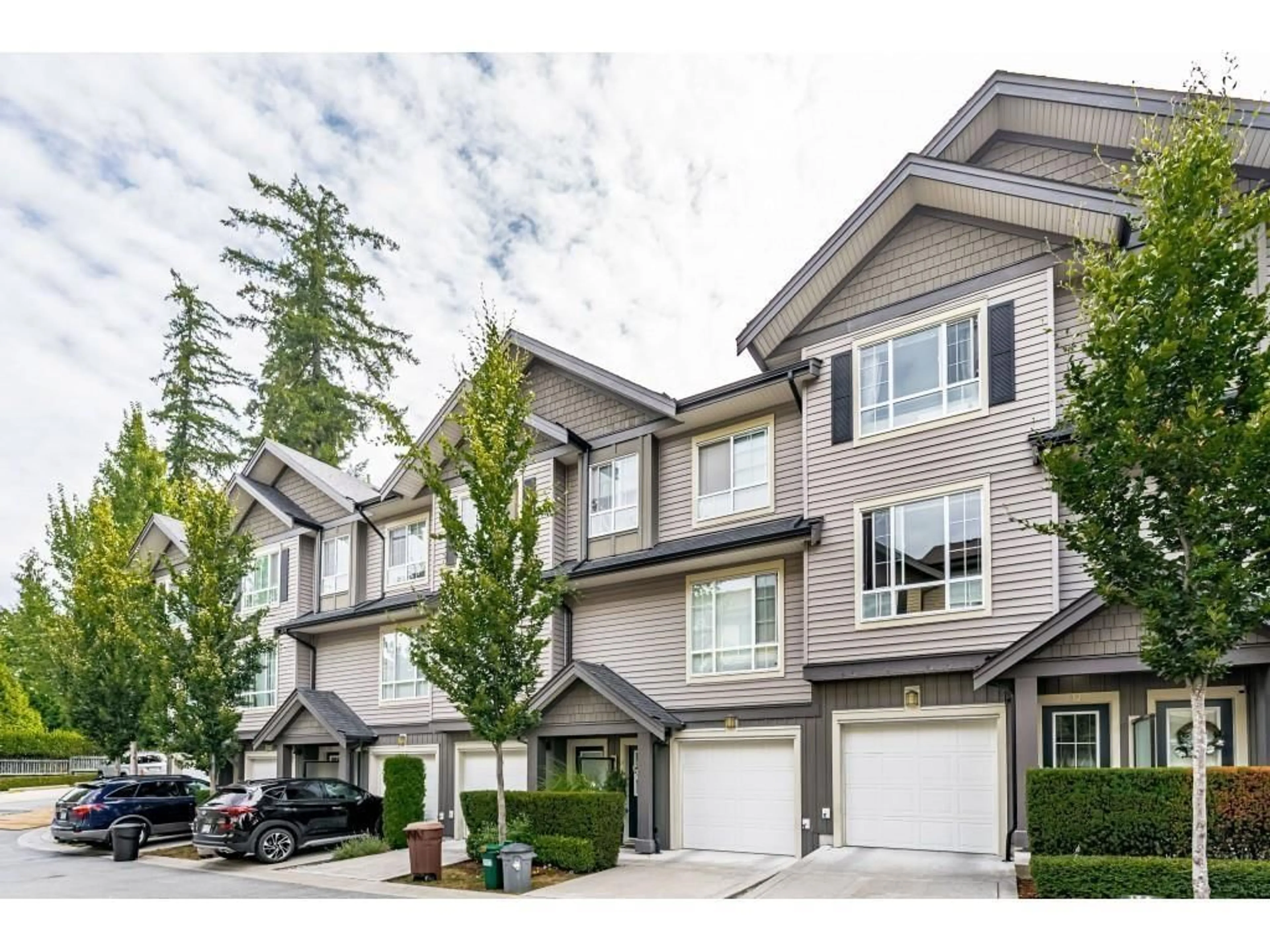 Unknown for 32 - 4967 220, Langley British Columbia V3A0G3